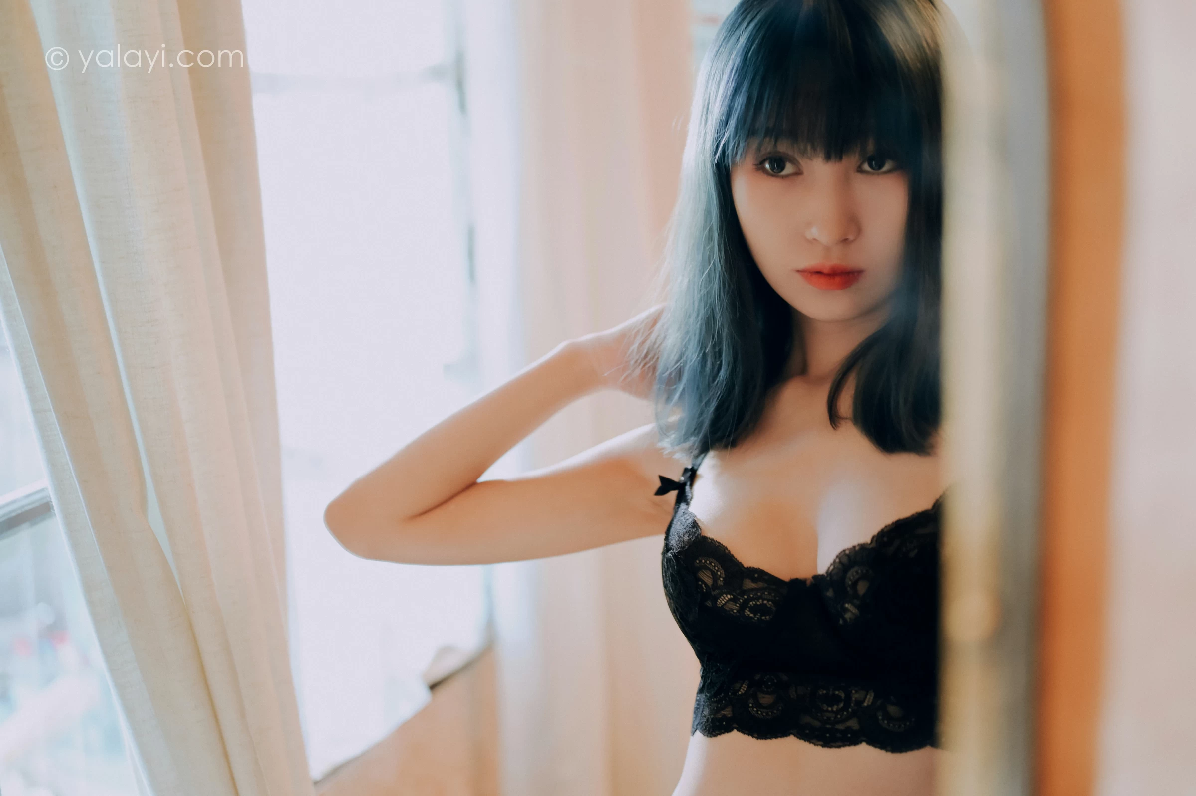 [YALAYI雅拉伊]NO.662 《窗内心语》 田也 黑色蕾丝内衣居家性感私房写真集第4张