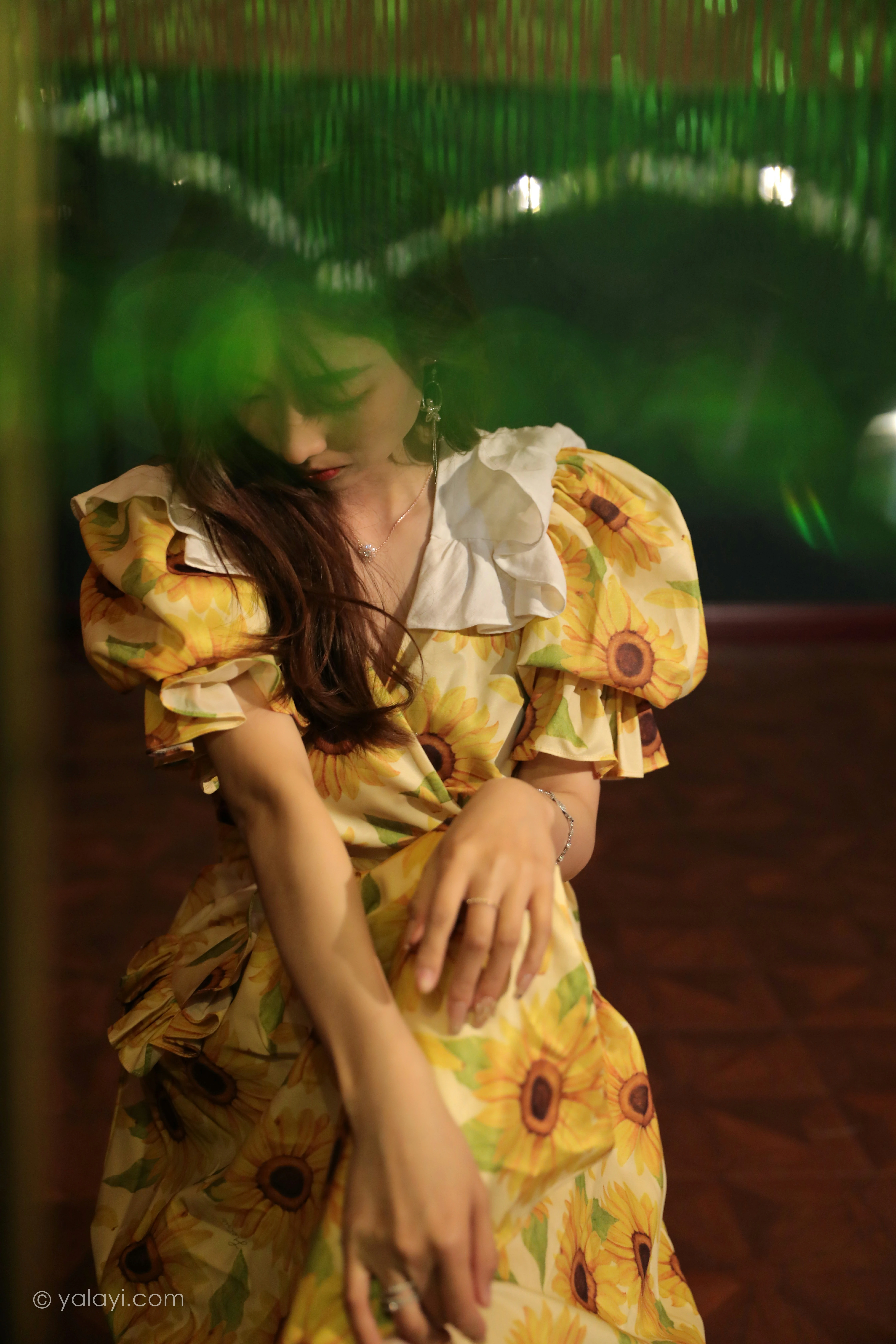 [YALAYI雅拉伊]NO.816 只剩下钢琴 佳佳 黄色连衣裙居家复古写真集第8张