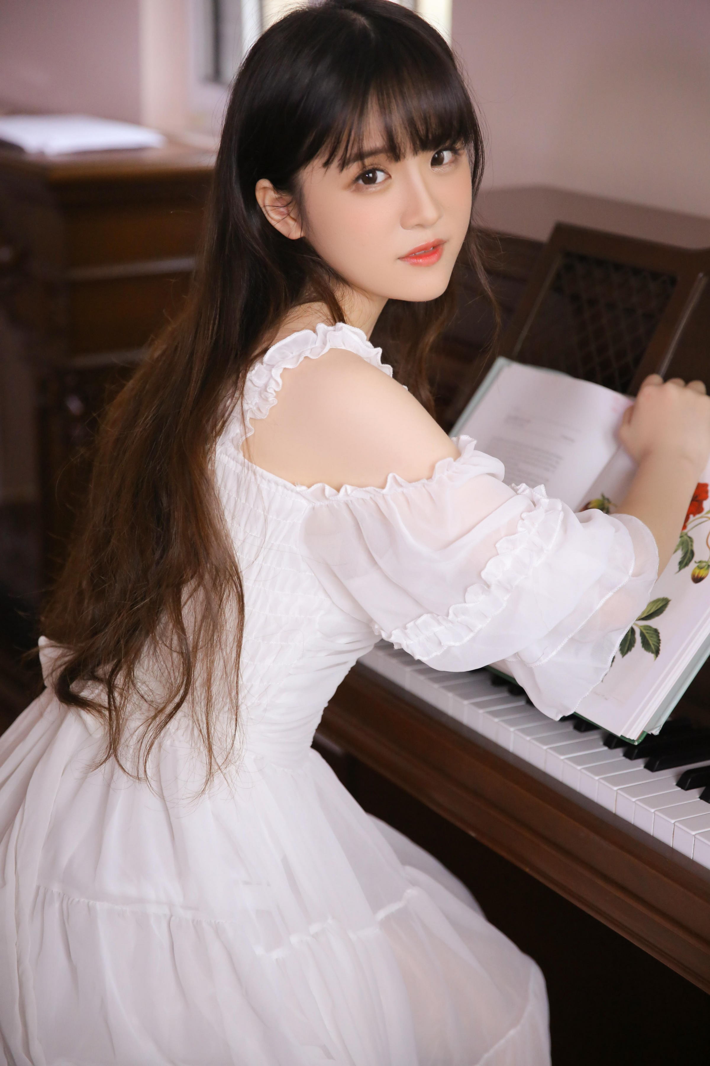 [YALAYI雅拉伊]2022.05.05 尽情可爱 甜美少女 JK水手制服与粉色和服清纯写真集第1张