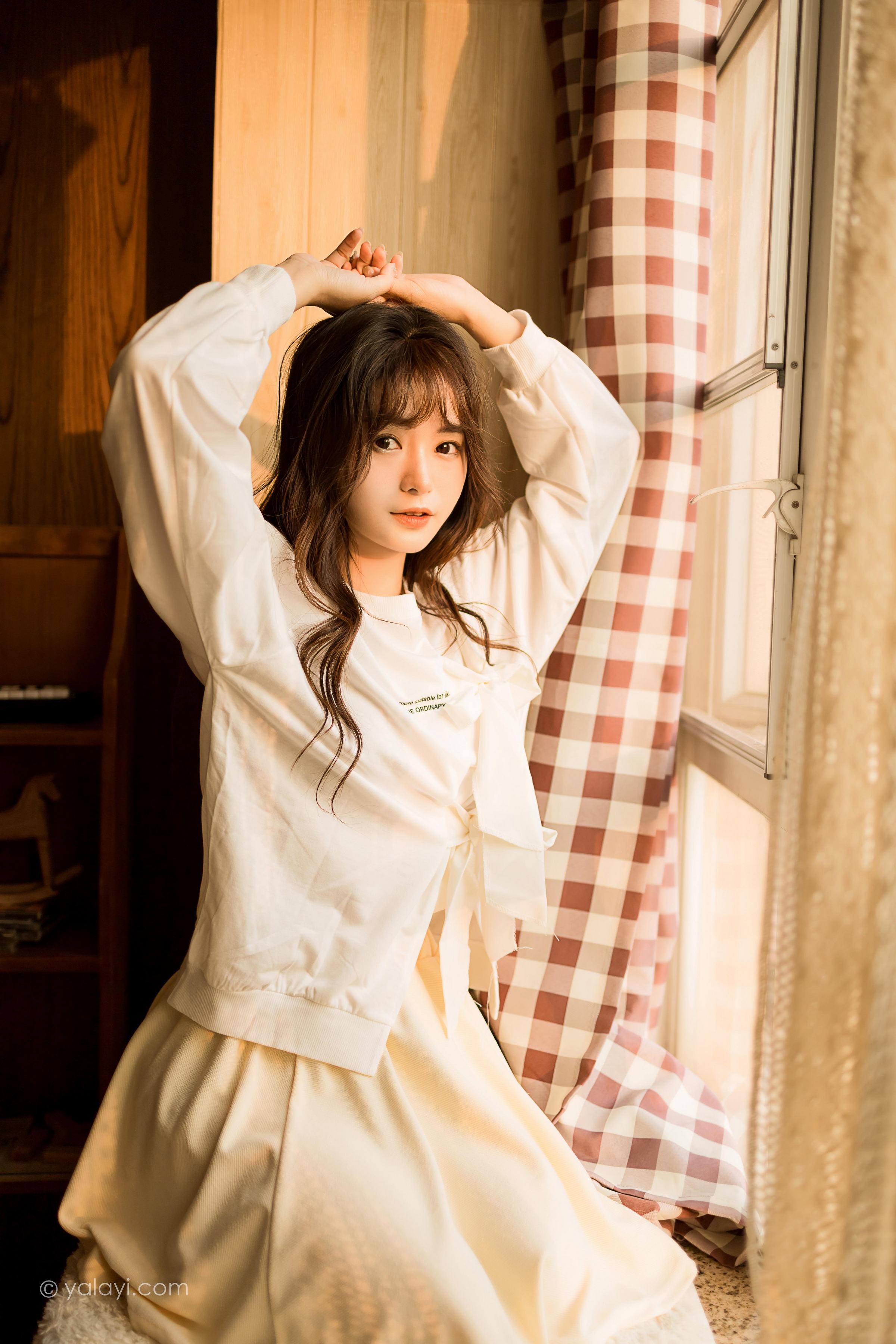 [YALAYI雅拉伊]2022.05.07 快乐加倍 小亭 白色礼服衬衫加短裙清纯写真集第2张