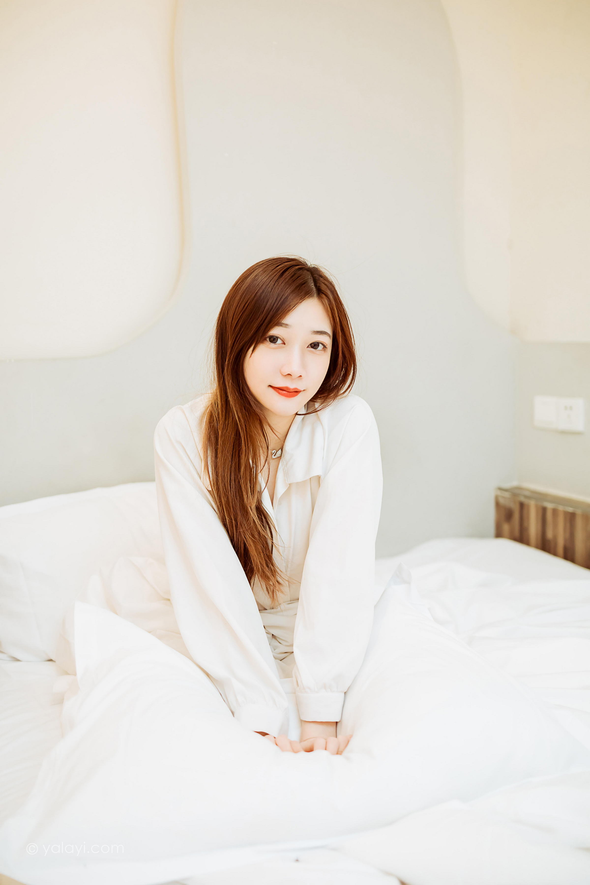 [YALAYI雅拉伊]2022.04.15 珍惜每一天 夜夜 白色男友式衬衫居家性感私房写真集第11张