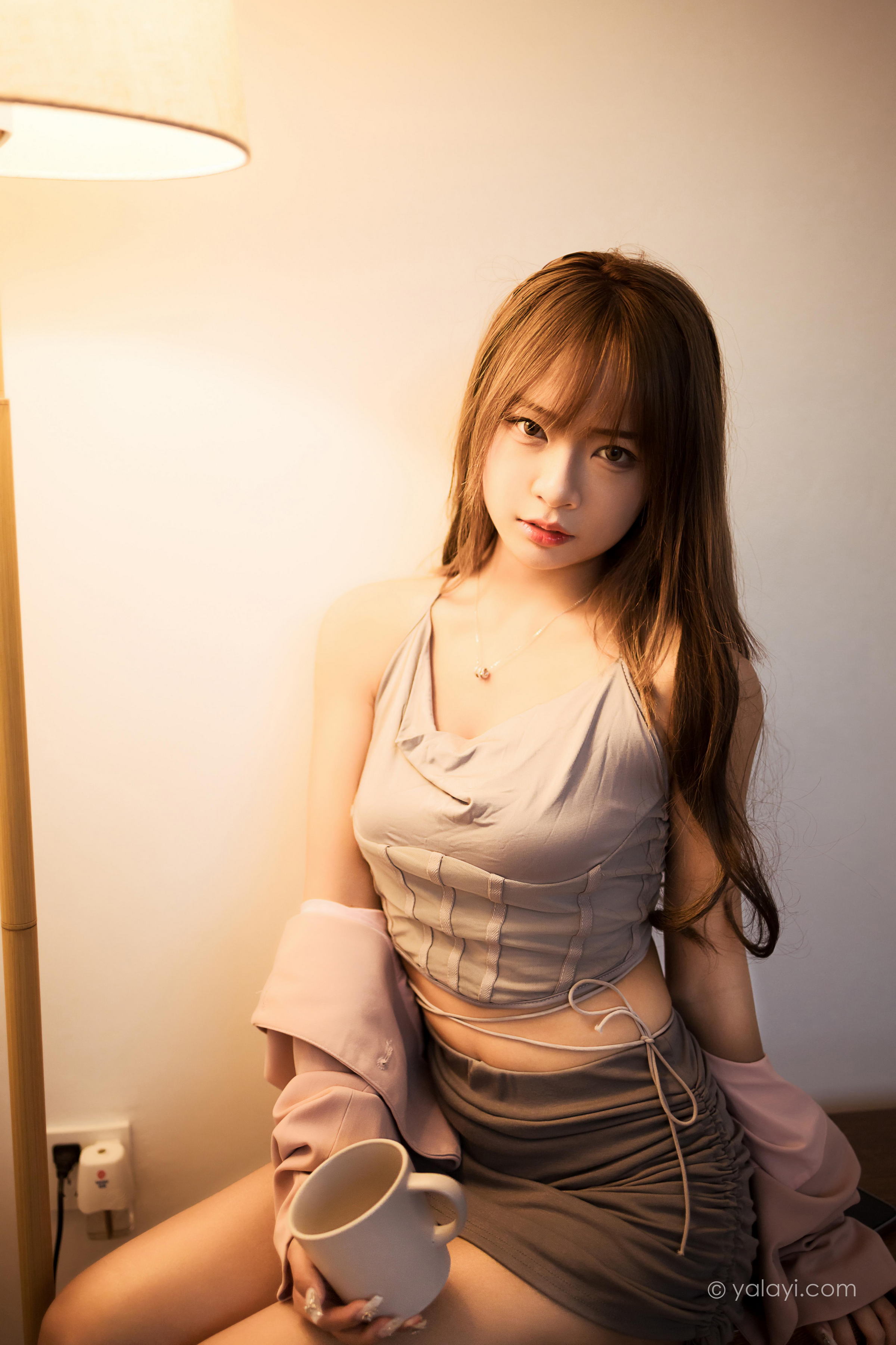 [YALAYI雅拉伊]2022.05.23 试镜 阿禾 粉色外套与灰色被服加灰色短裙清纯写真集第13张