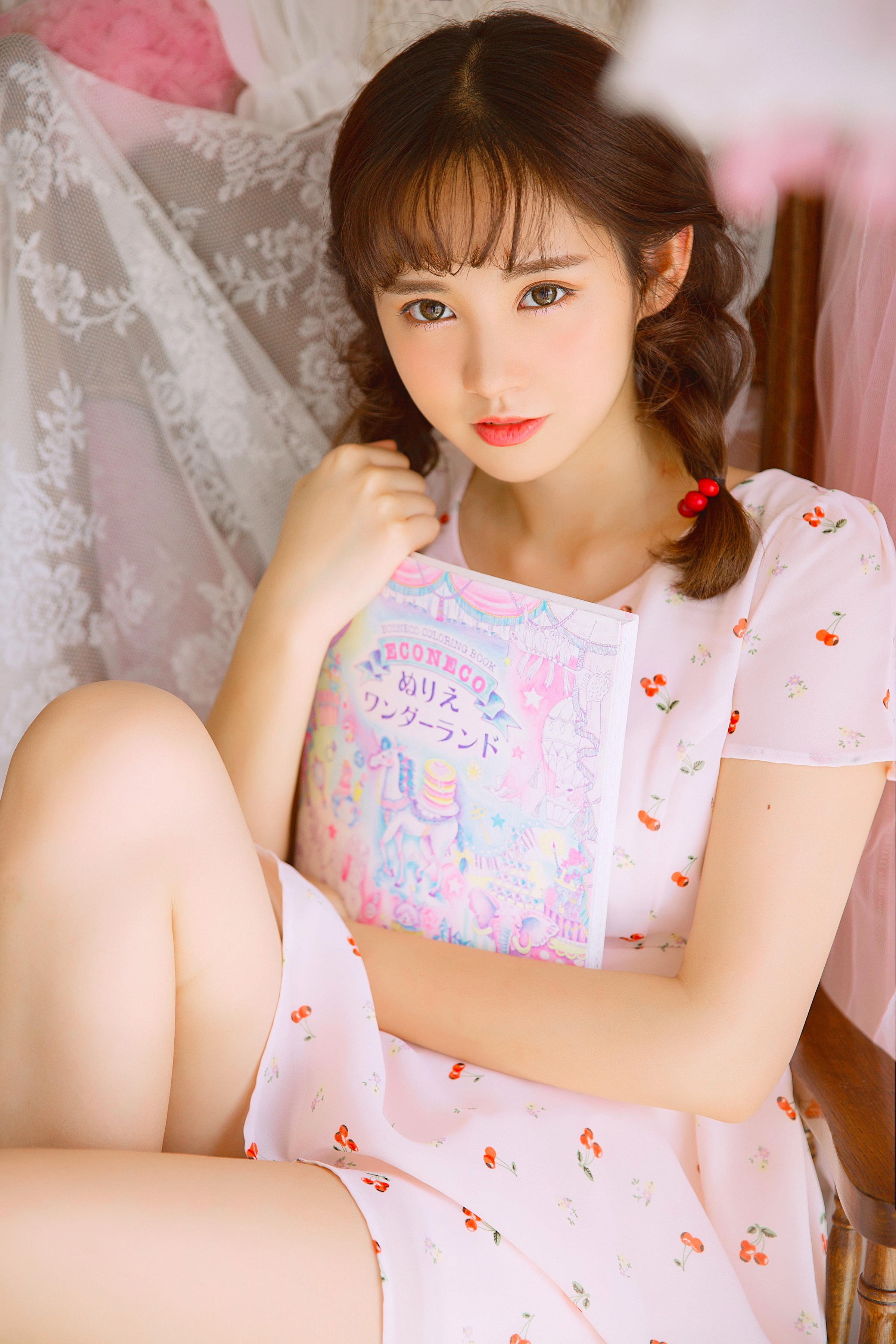 [YALAYI雅拉伊]2022.05.26 甜美少女 白色透视蕾丝连衣裙居家清纯写真集第6张