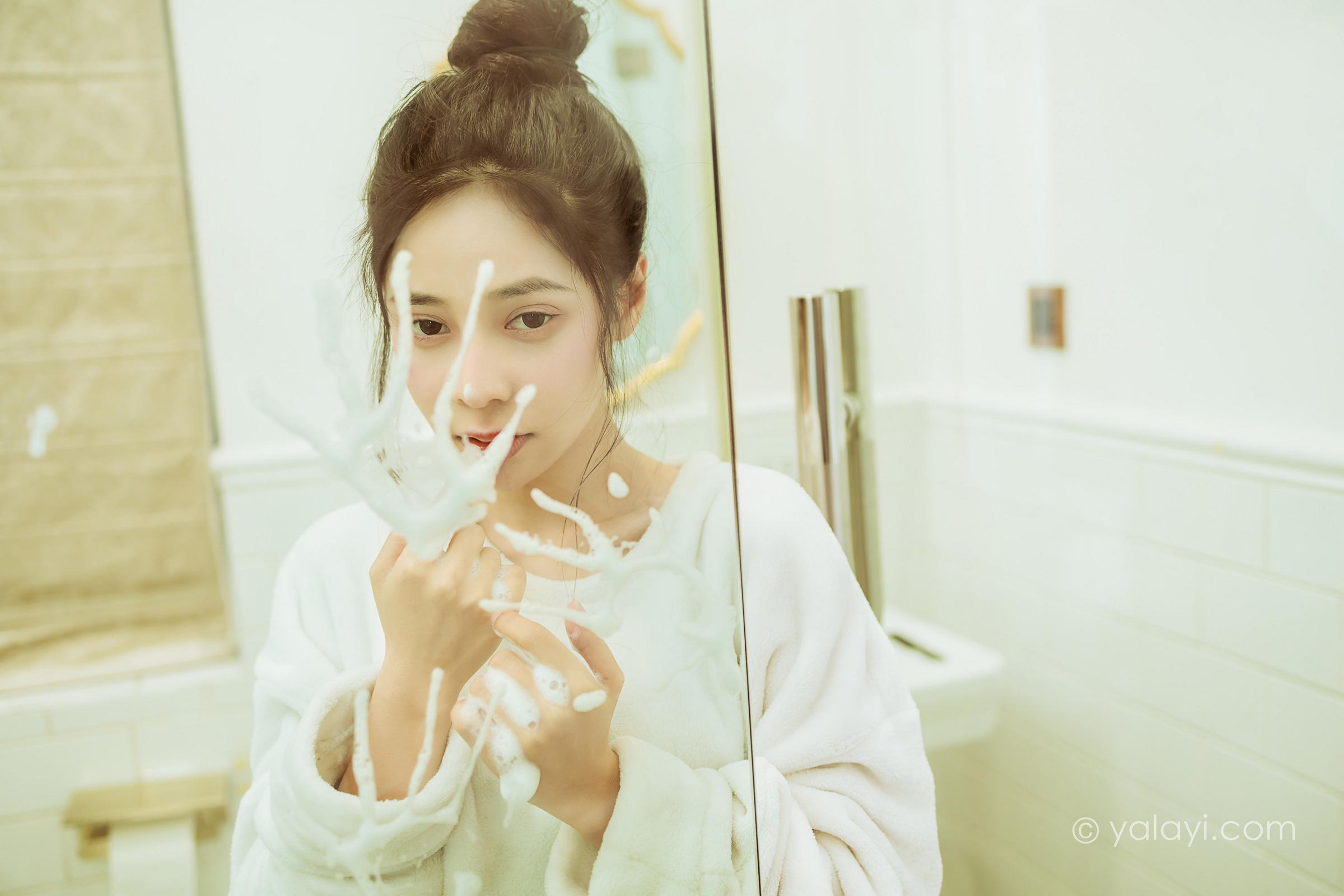[YALAYI雅拉伊]2022.03.02 恋爱日常 诗咏 白色连身毛衣居家清纯写真集第13张