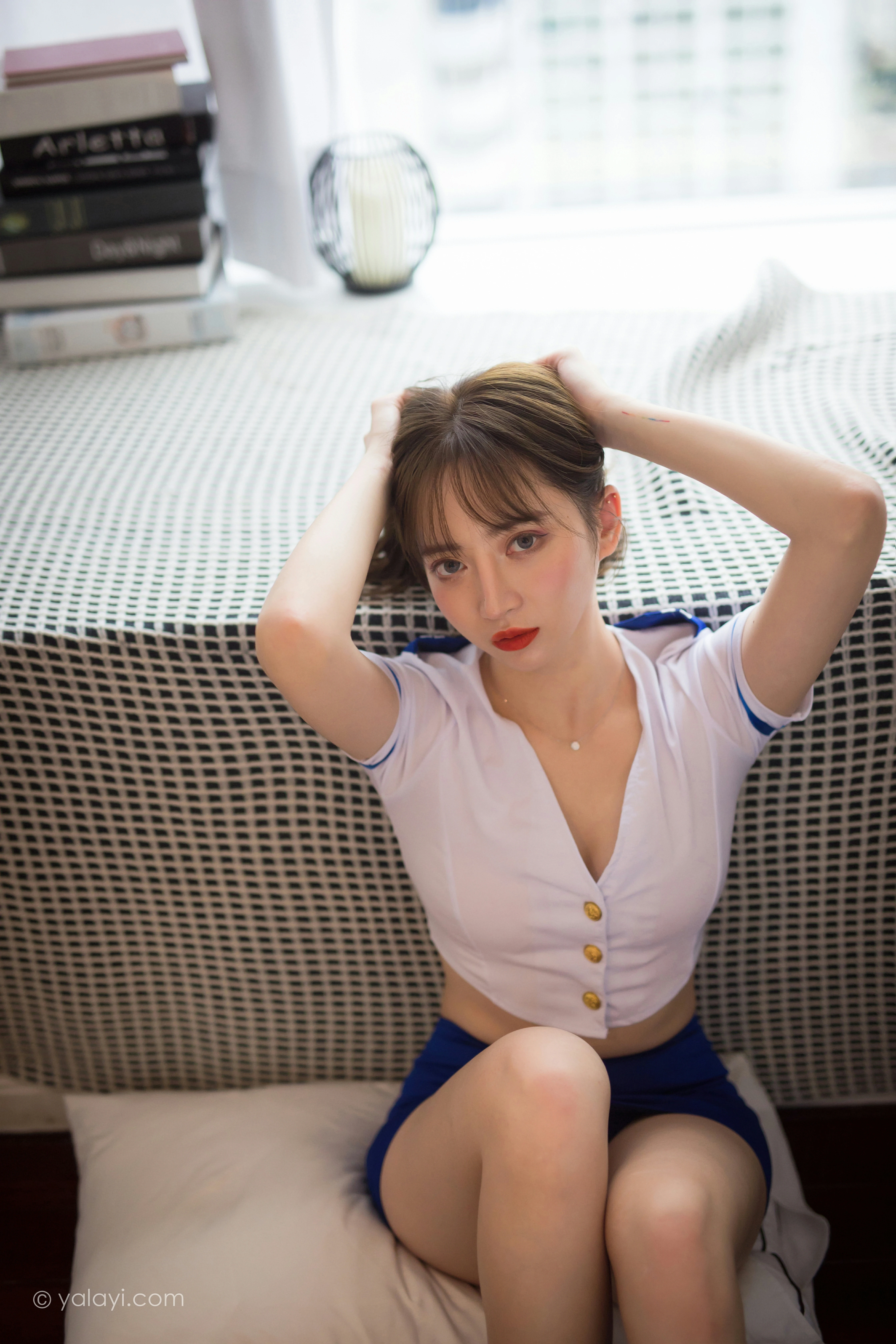 [YALAYI雅拉伊]NO.819 空中玩家 妍妍 性感情趣空姐制服加蓝色短裙私房写真集第7张