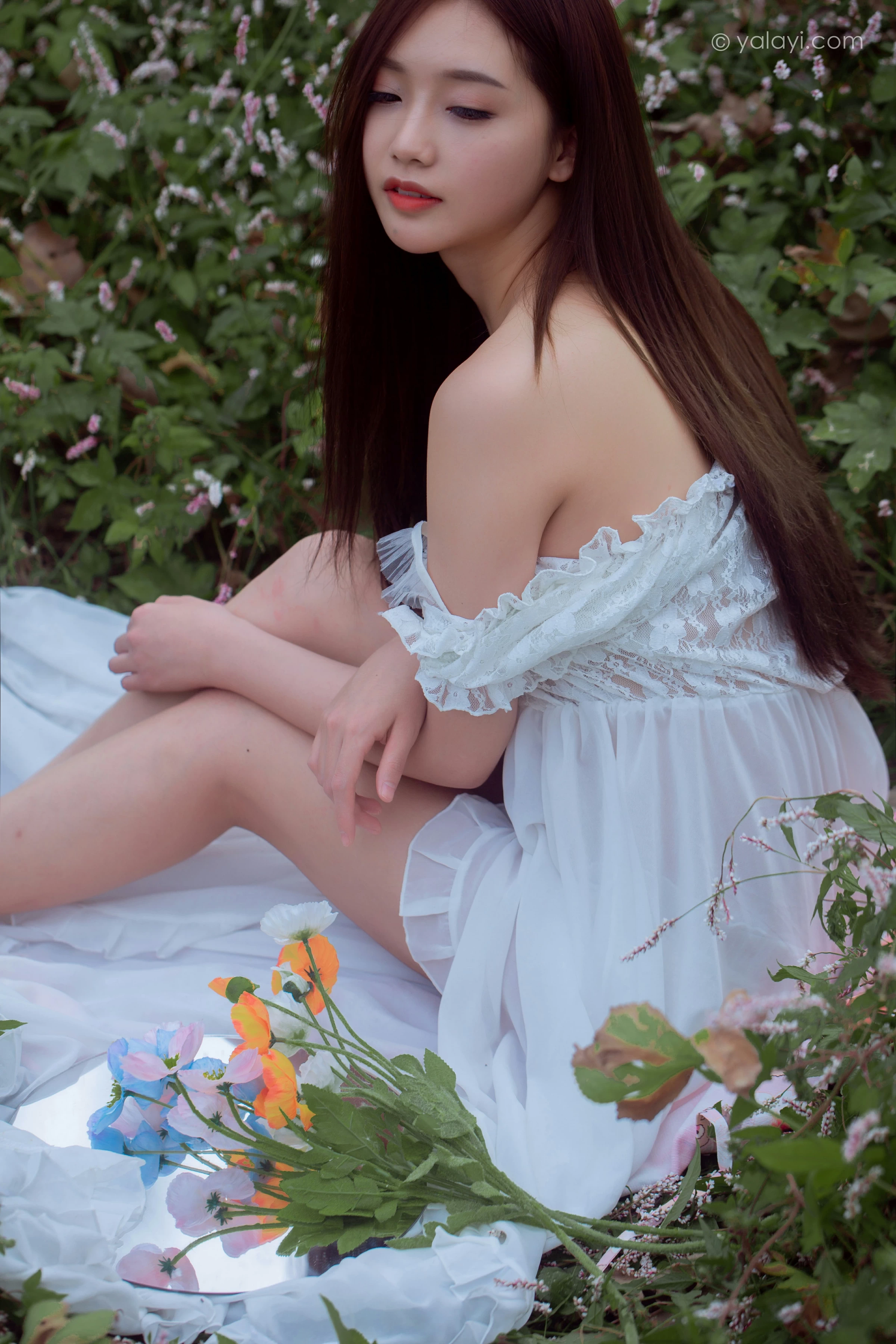 [YALAYI雅拉伊]NO.726 《找自己》 徐徐 白色抹胸蕾丝连衣裙加透视情趣内衣性感私房写真集第5张