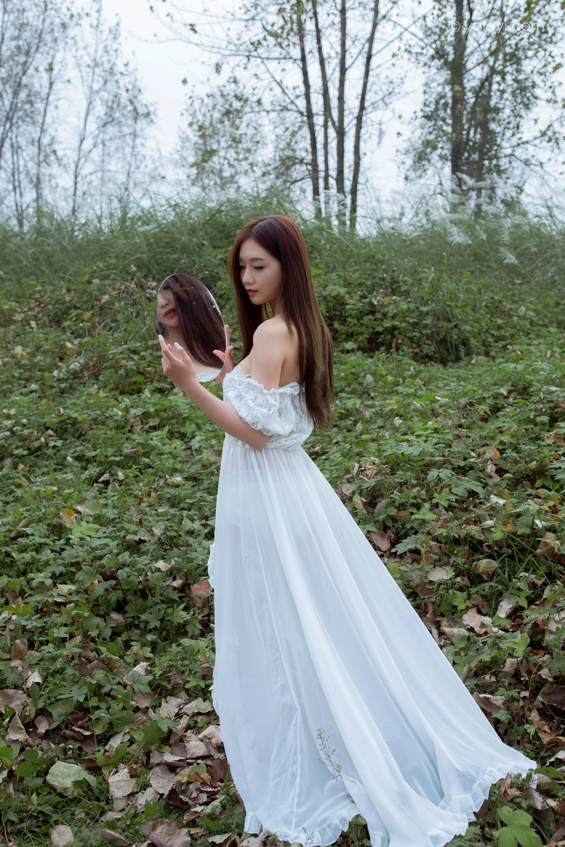 [YALAYI雅拉伊]NO.726 《找自己》 徐徐 白色抹胸蕾丝连衣裙加透视情趣内衣性感私房写真集第3张