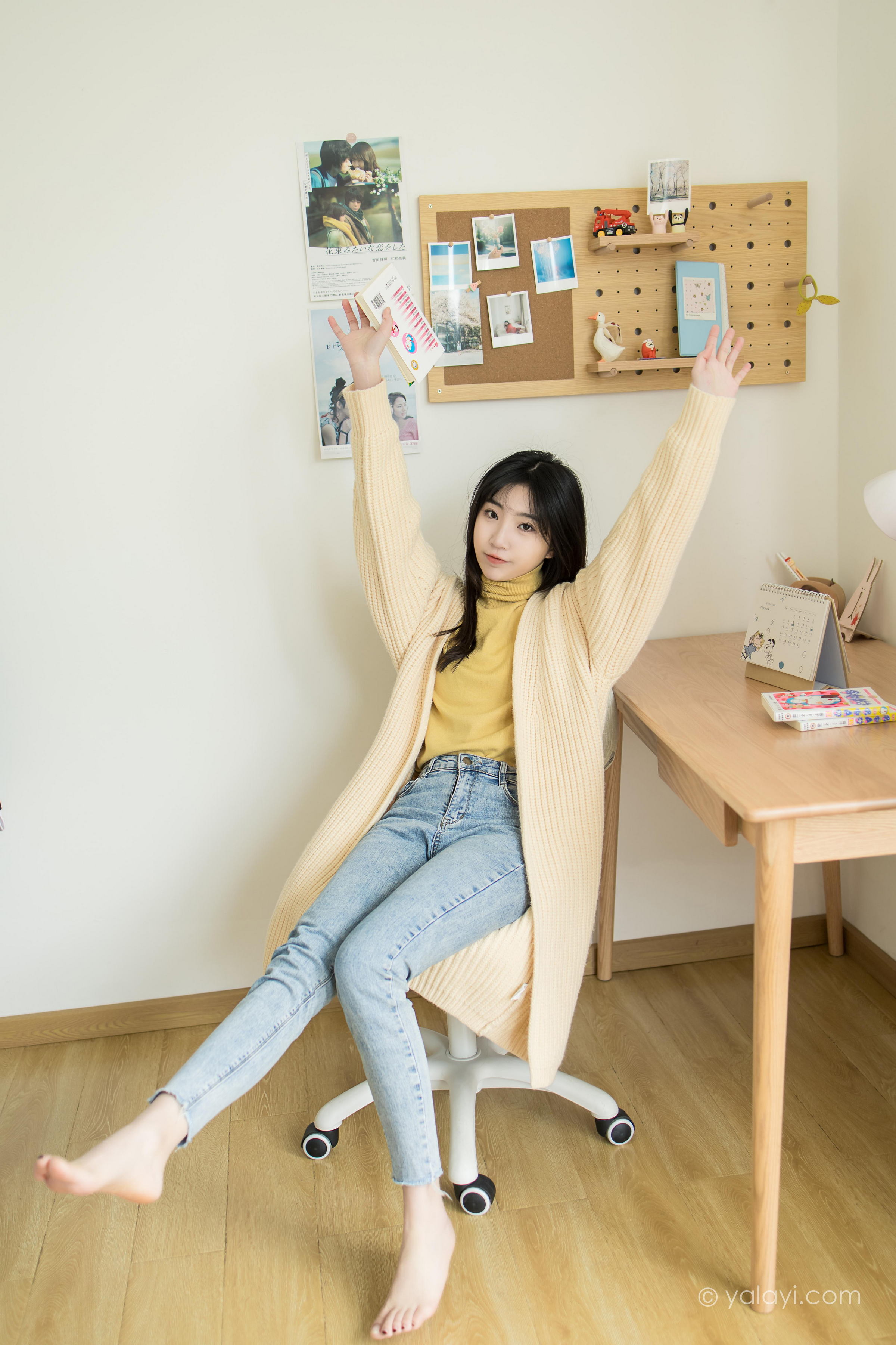[YALAYI雅拉伊]2022.03.04 玉兰花 小乔 黄色毛衣加紧身牛仔裤居家清纯写真集第12张