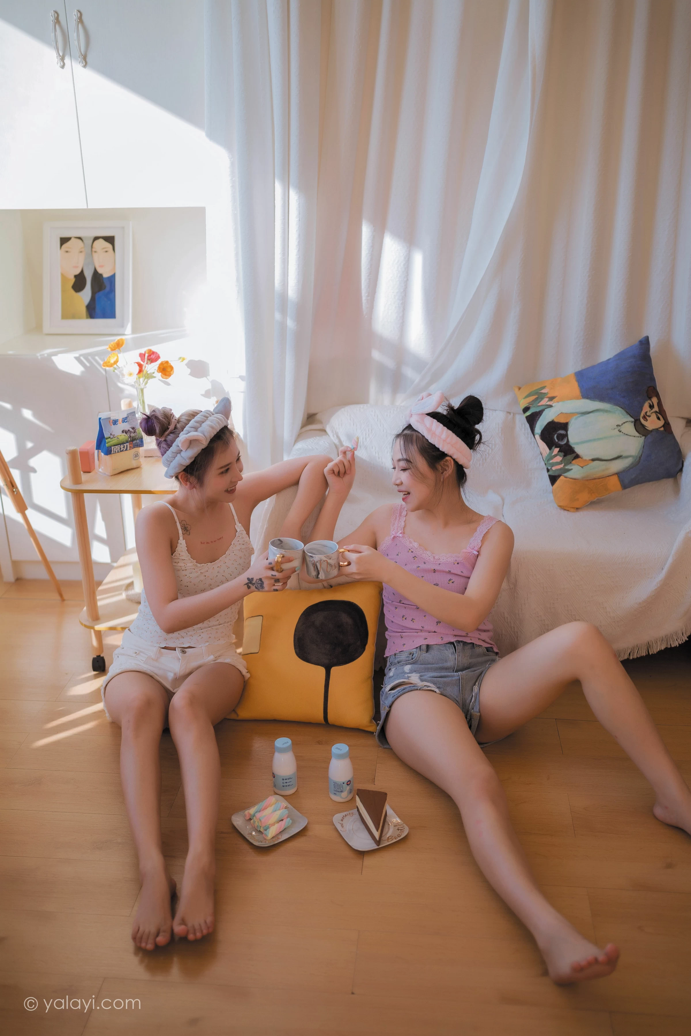 [YALAYI雅拉伊]NO.728 《另一个我》 左木 梦涵 性感小背心加短裤居家私房写真集第7张