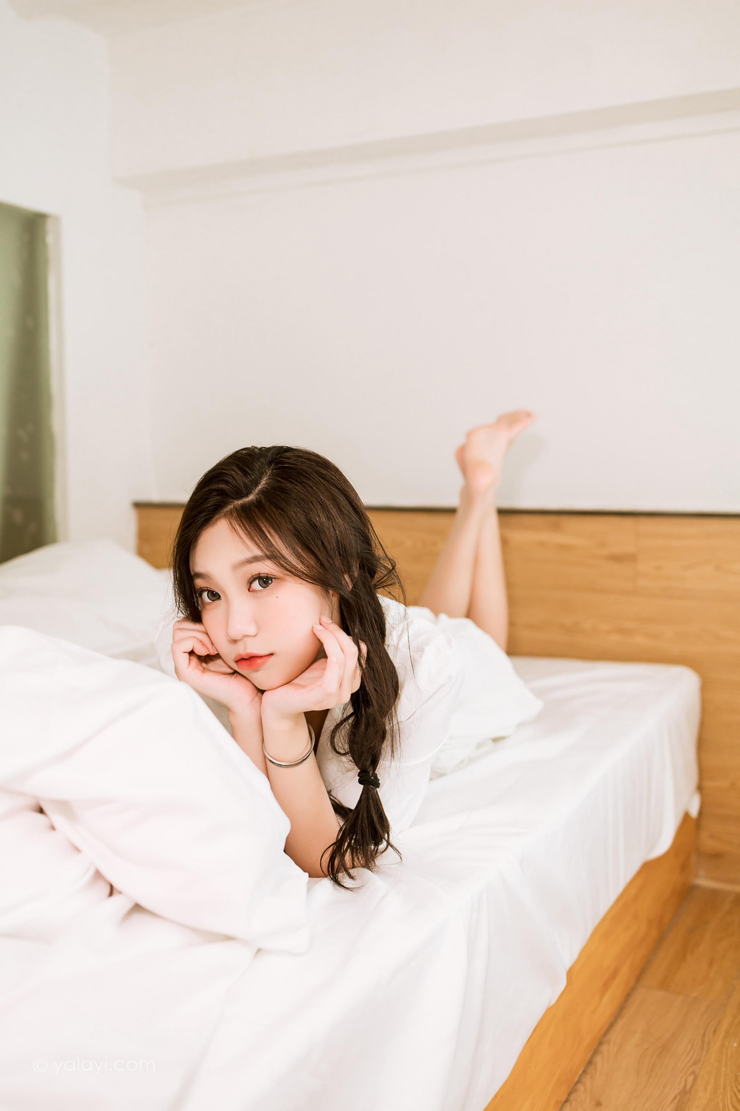 [YALAYI雅拉伊]2022.07.01 好美丽 梓瑶 白色连衣裙居家清纯写真集第3张