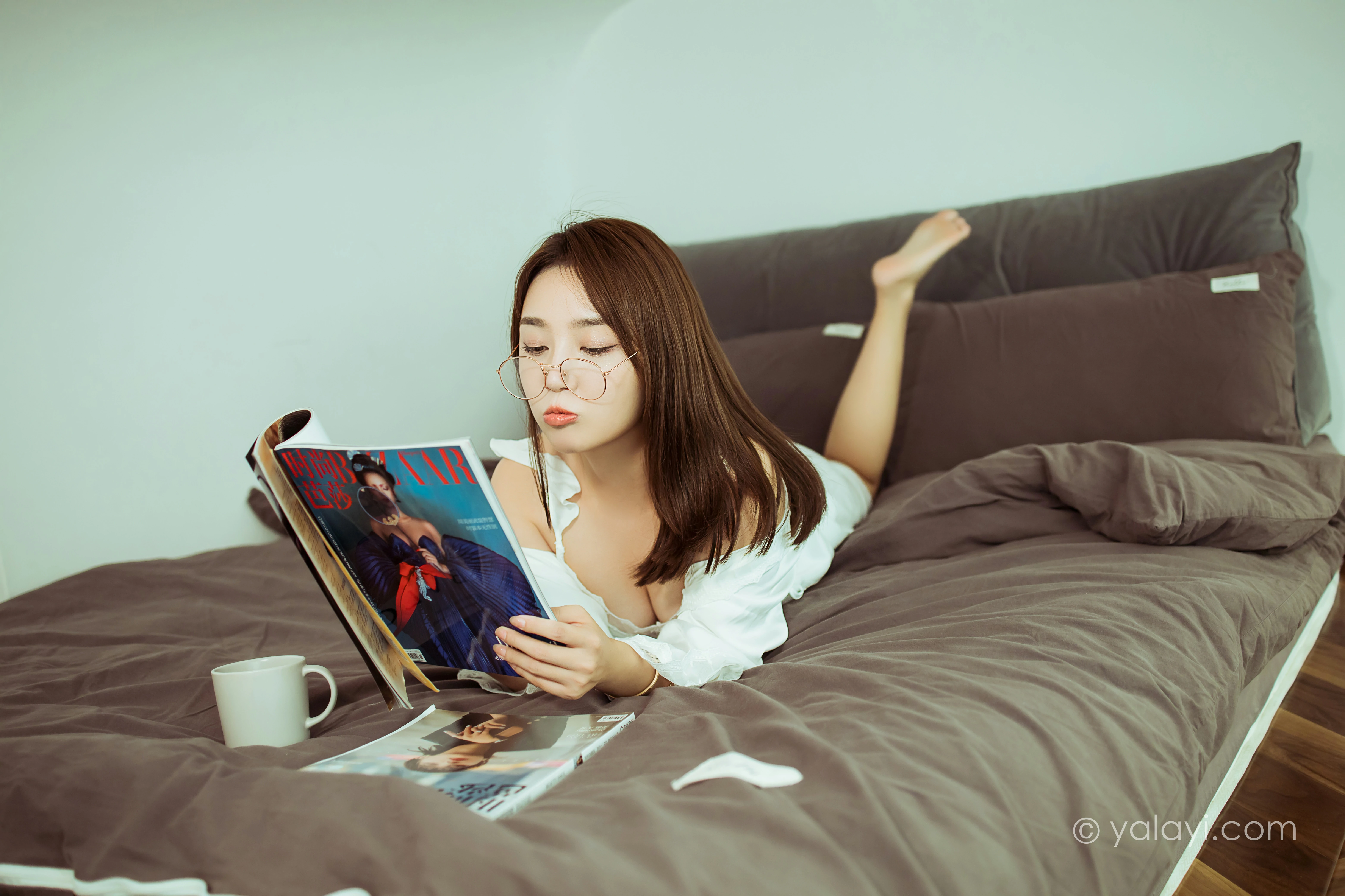 [YALAYI雅拉伊]NO.815 任逍遥 雪儿 白色睡衣加蕾丝内衣性感私房写真集第9张