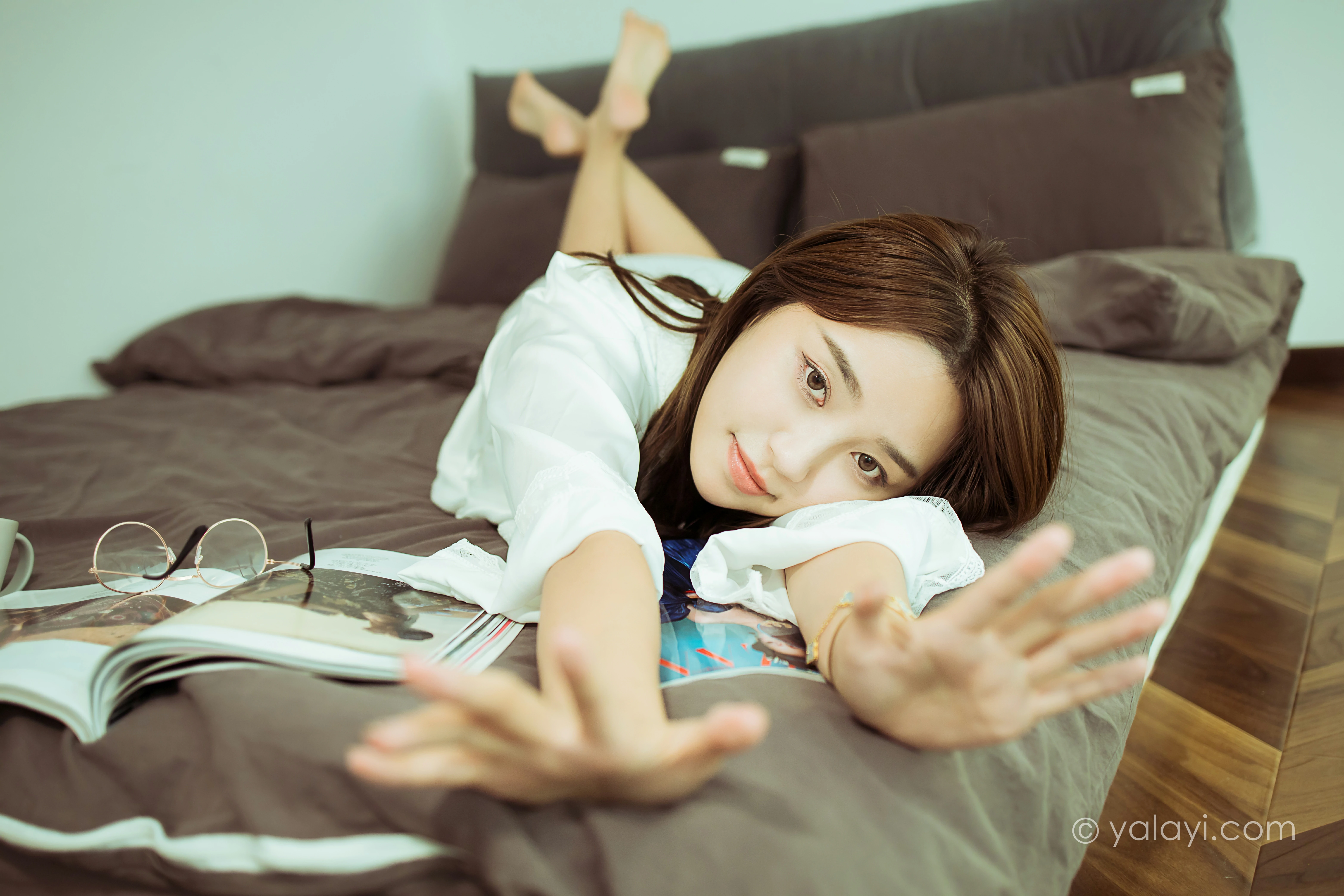 [YALAYI雅拉伊]NO.815 任逍遥 雪儿 白色睡衣加蕾丝内衣性感私房写真集第14张