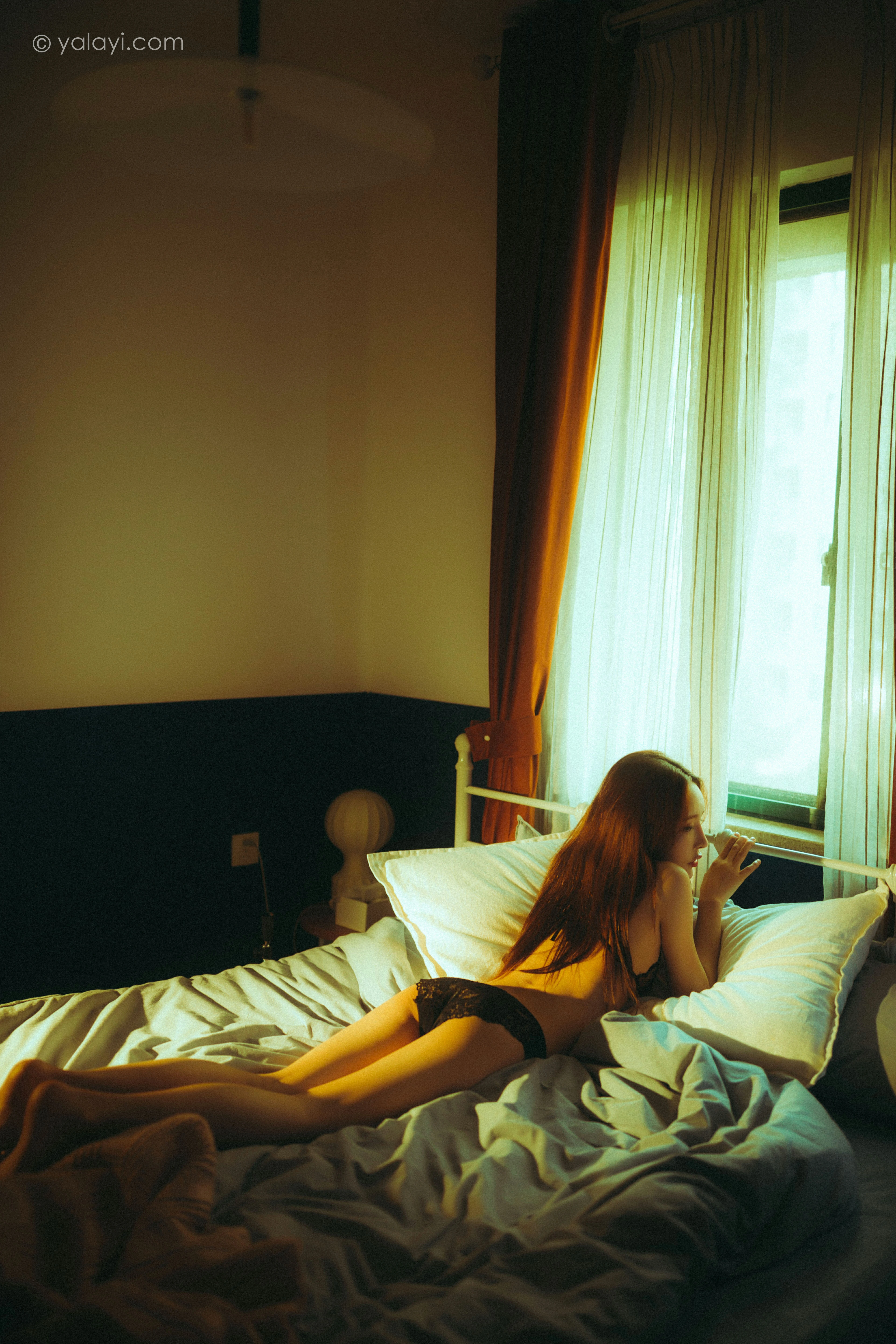 [YALAYI雅拉伊]NO.788 寂寞香闺冷 顾纯纯 黑色性感内衣加蕾丝内裤私房写真集第1张