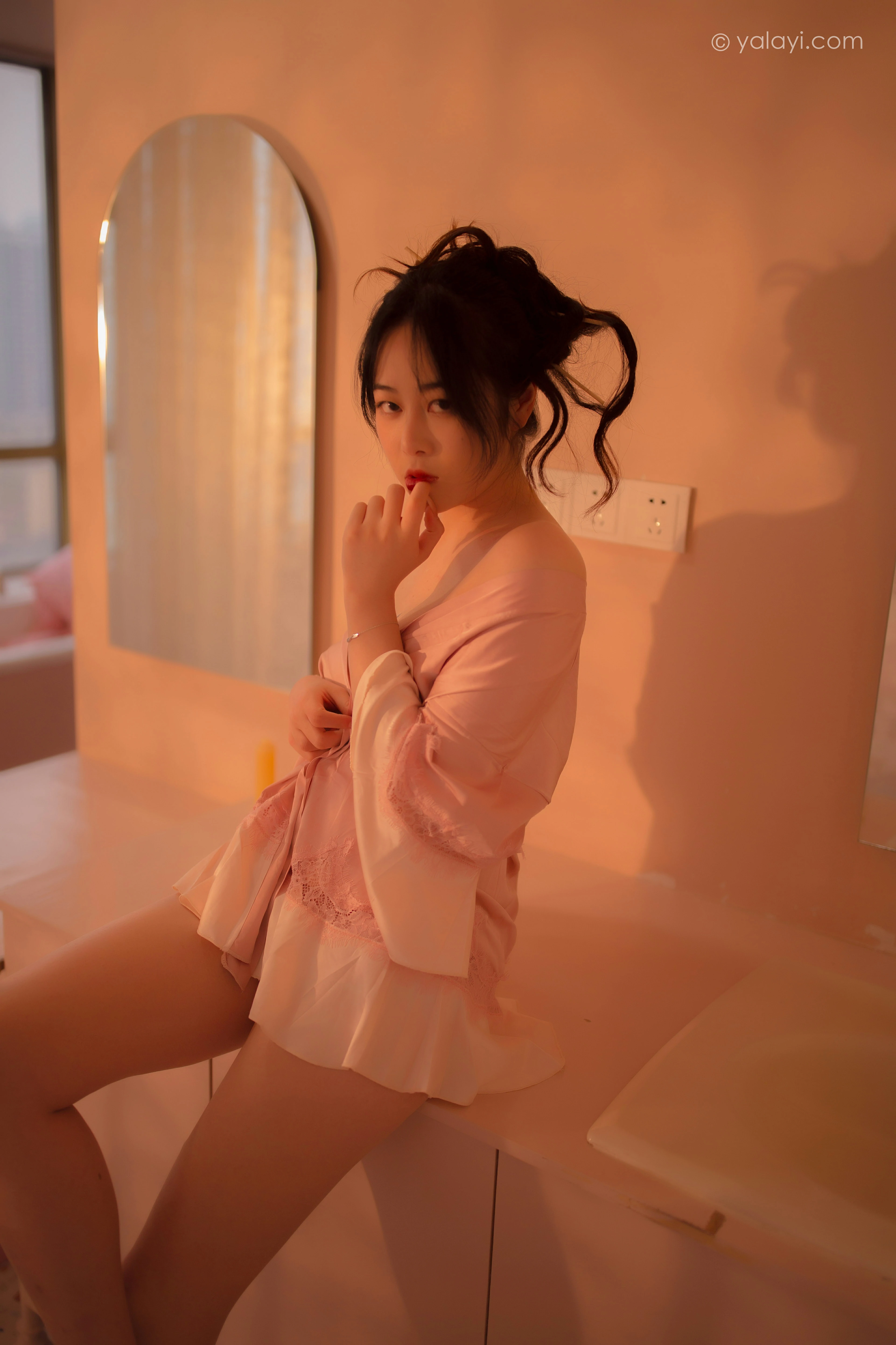 [YALAYI雅拉伊]NO.762 寂静中开放 璎珞 粉色蕾丝睡衣性感私房写真集第2张