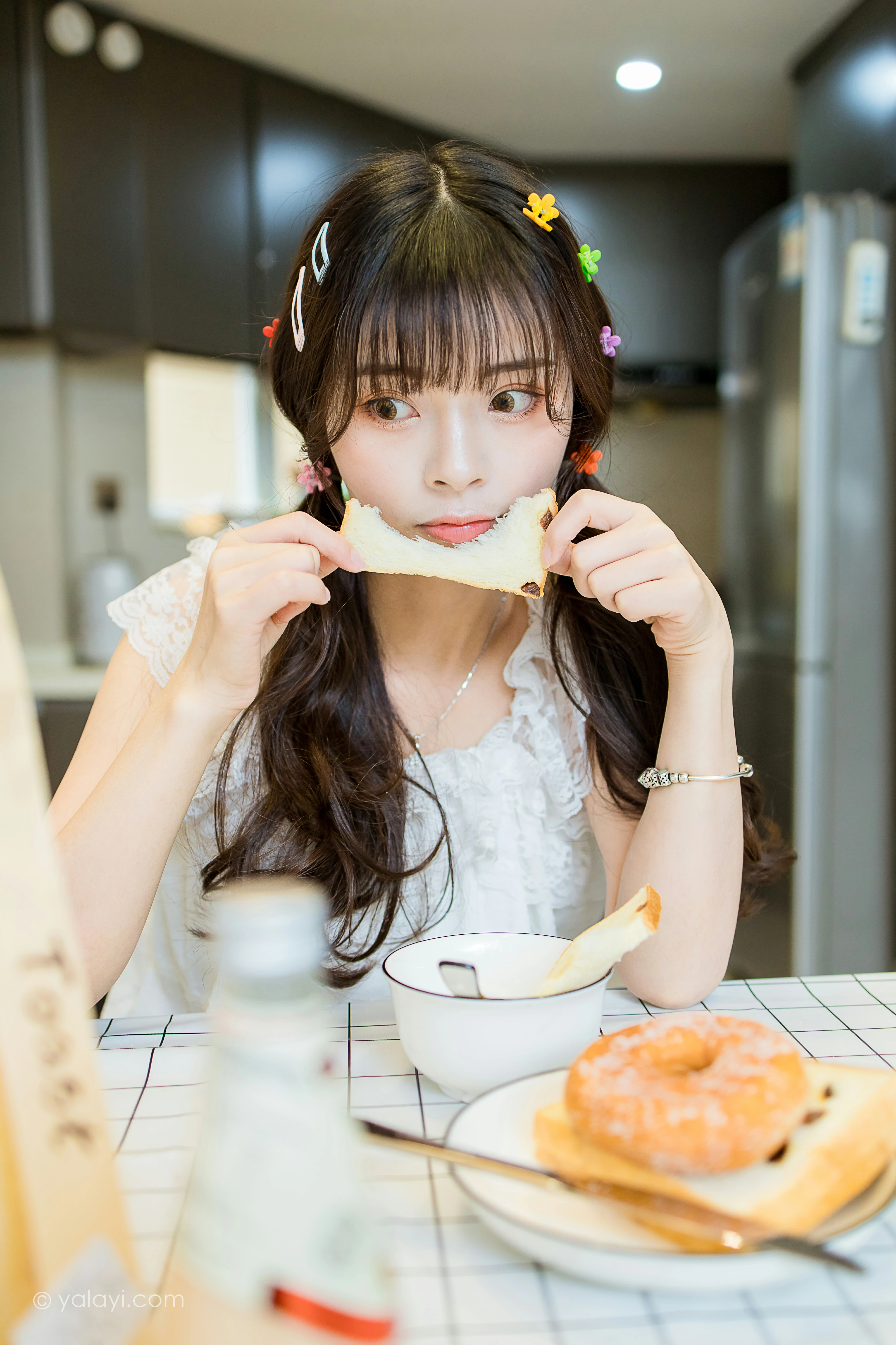 [YALAYI雅拉伊]NO.786 美好时光 程小蝶 白色蕾丝睡衣加短裤性感私房写真集第3张