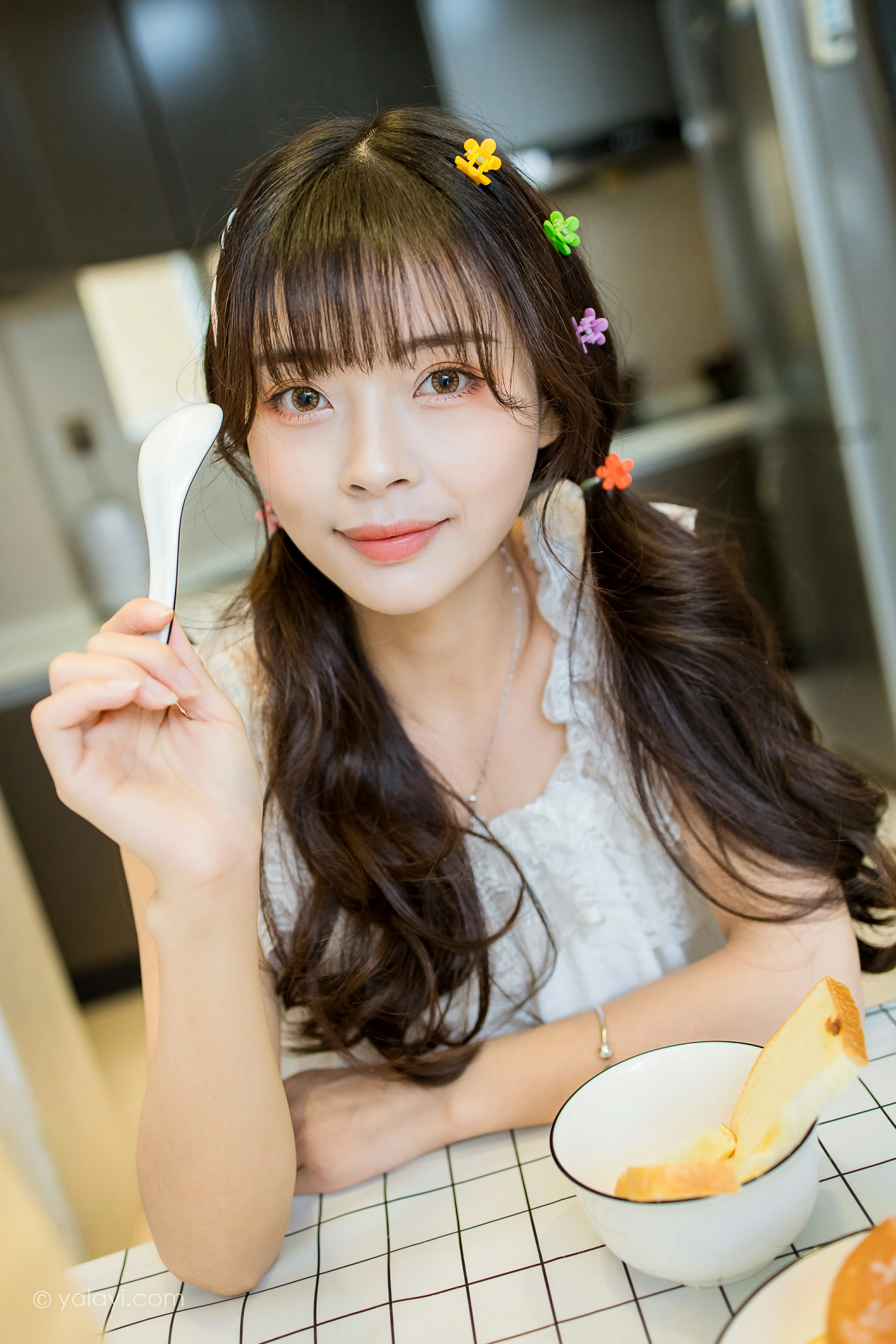 [YALAYI雅拉伊]NO.786 美好时光 程小蝶 白色蕾丝睡衣加短裤性感私房写真集第4张