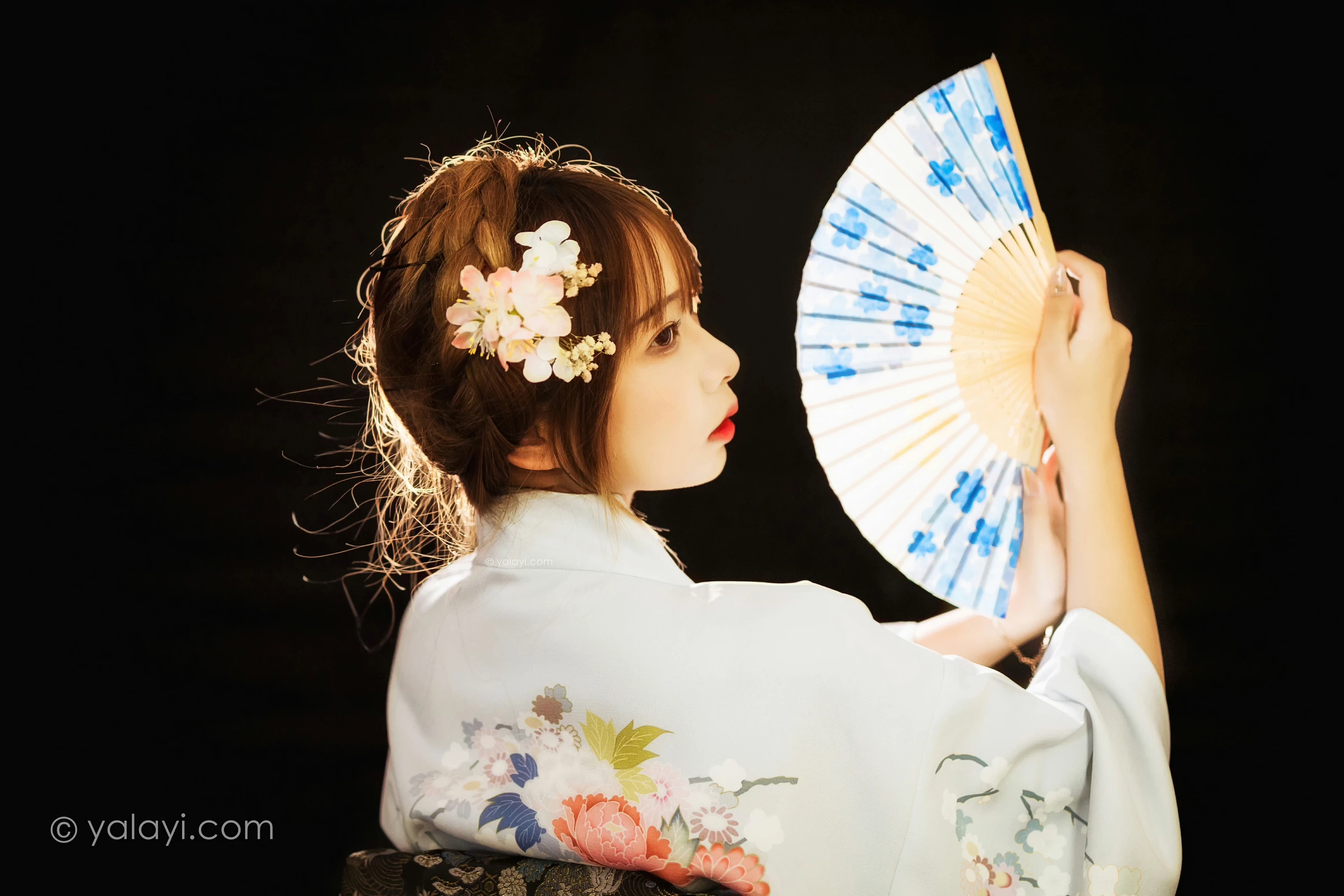 [YALAYI雅拉伊]NO.747 《神明少女》 阿禾 白色和服与蕾丝婚纱性感私房写真集第13张