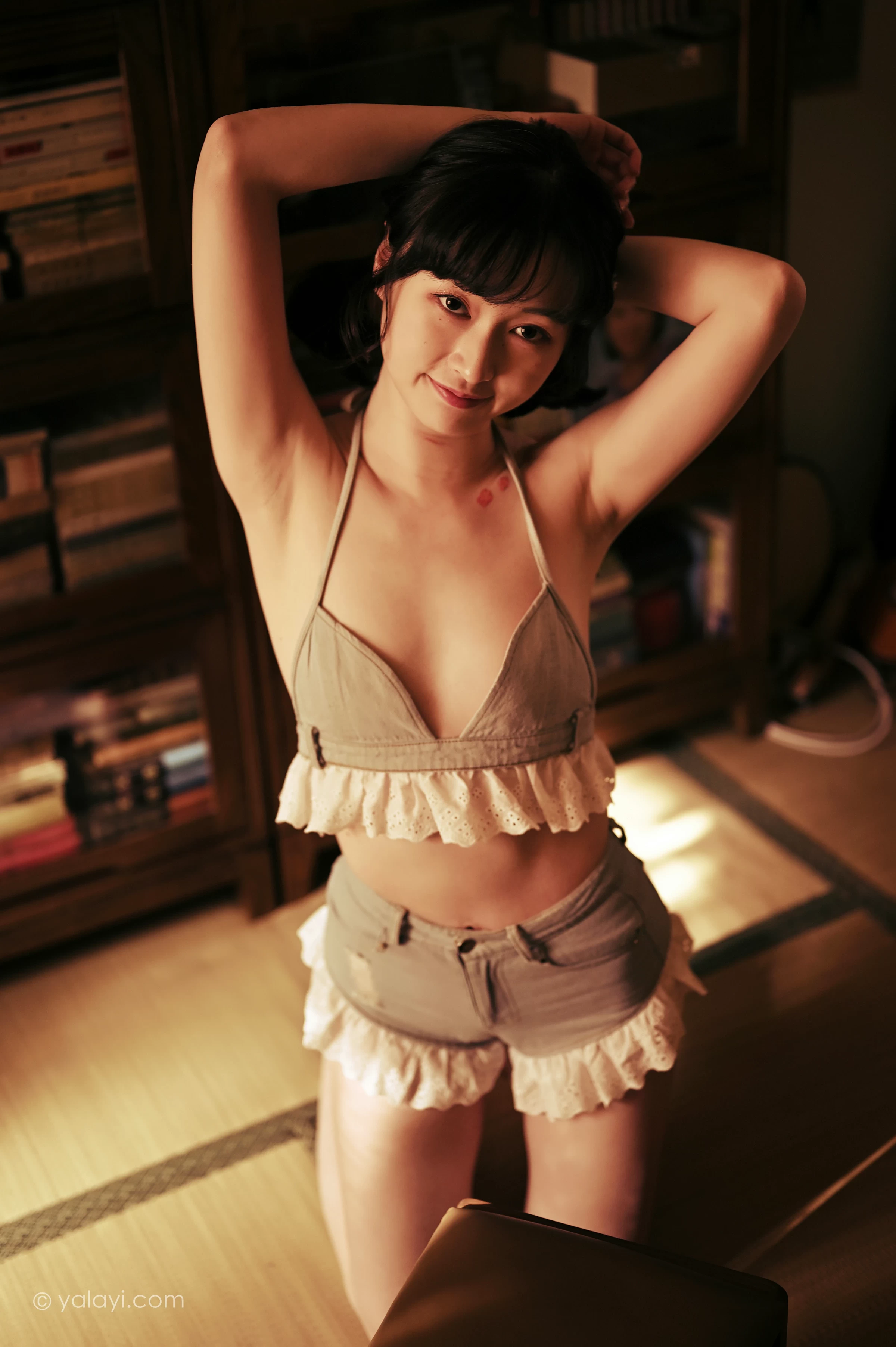 [YALAYI雅拉伊]NO.752 《新半藏深林》 京京 灰色情趣内衣加短裤性感写真集第9张