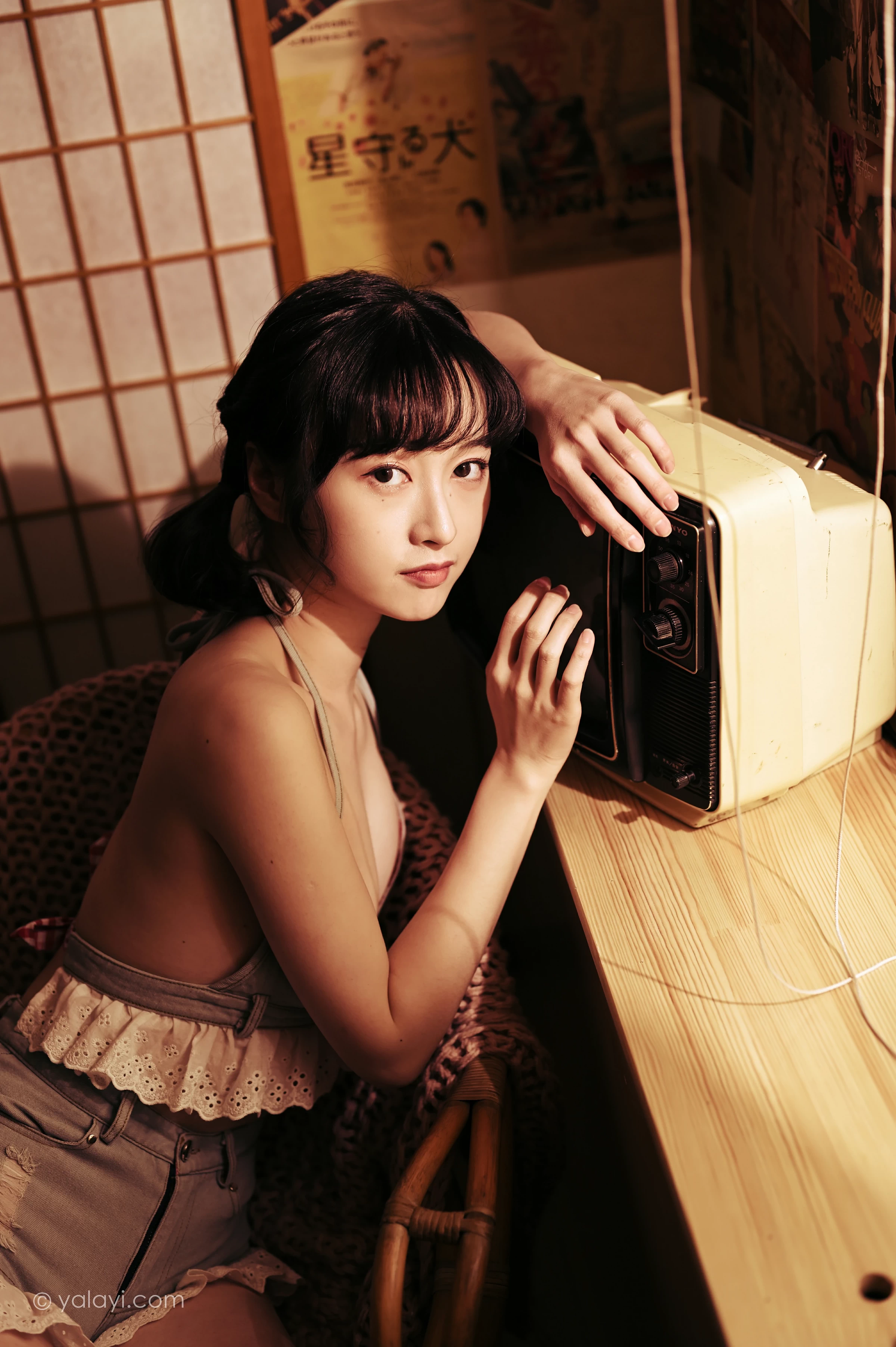 [YALAYI雅拉伊]NO.752 《新半藏深林》 京京 灰色情趣内衣加短裤性感写真集第12张