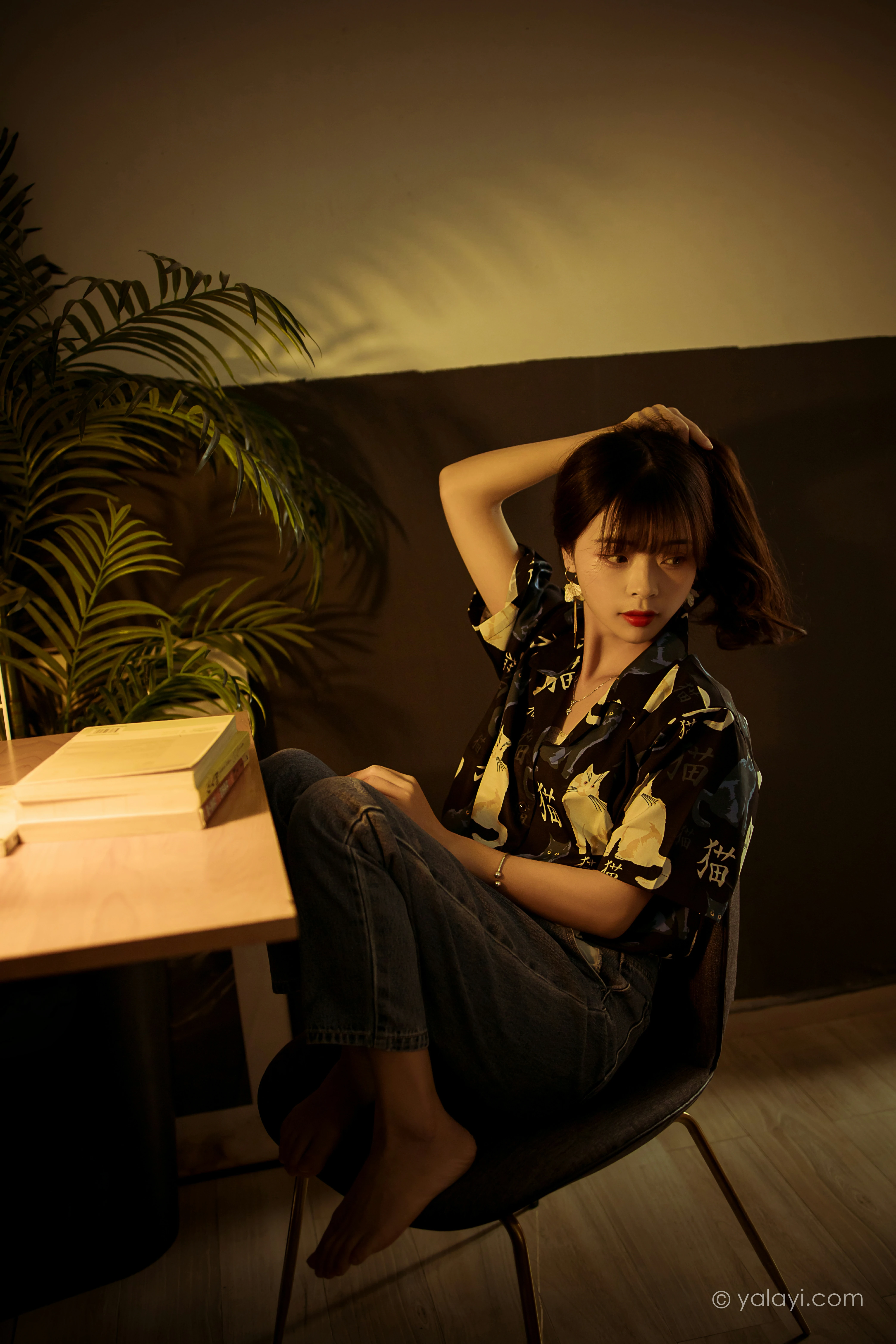 [YALAYI雅拉伊]NO.789 当年情 程小蝶 黑色衬衫加牛仔长裤性感写真集第16张