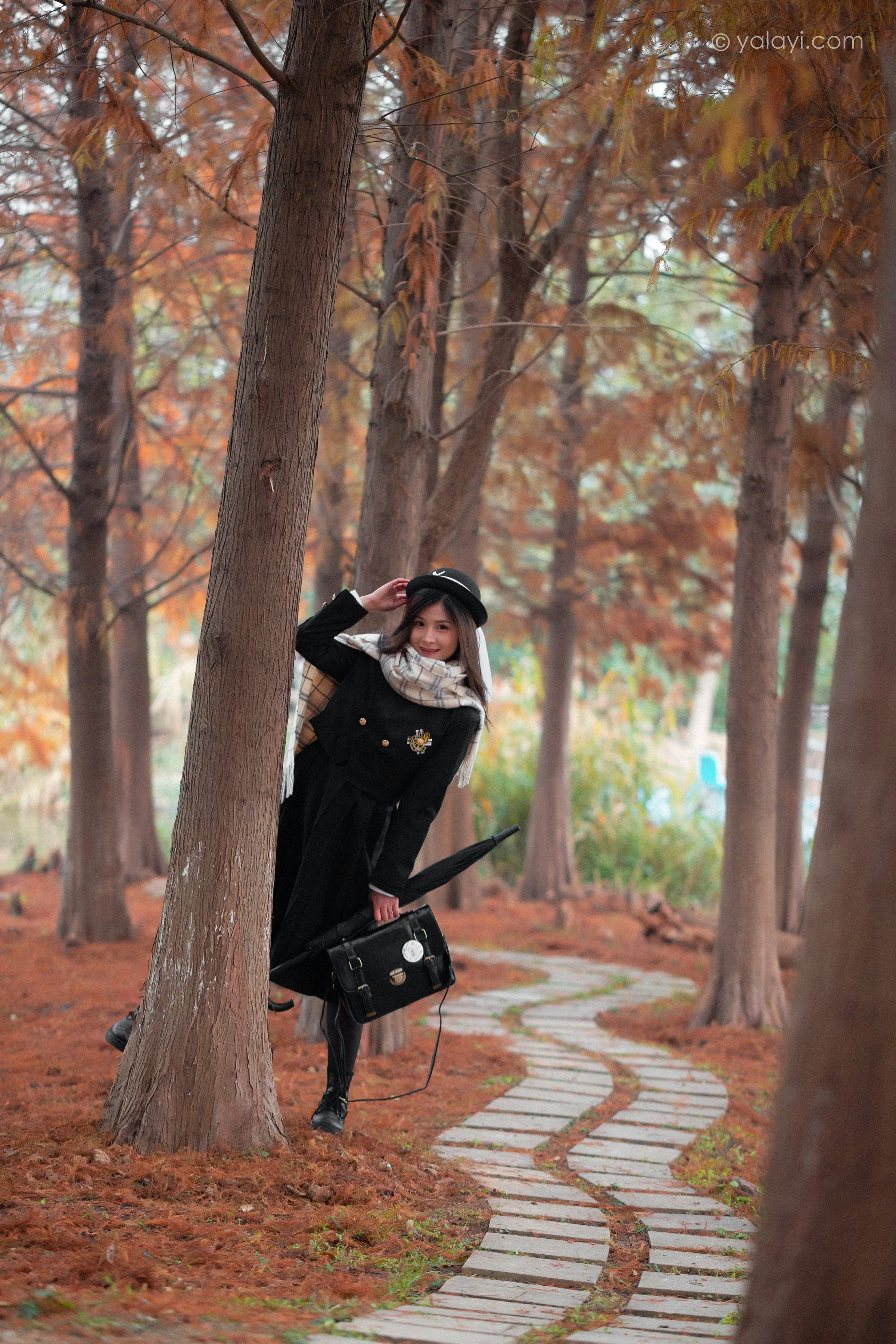 [YALAYI雅拉伊]NO.748 《冬恋》 梦涵 黑色JK制服与短裙加黑丝美腿清纯写真集第12张