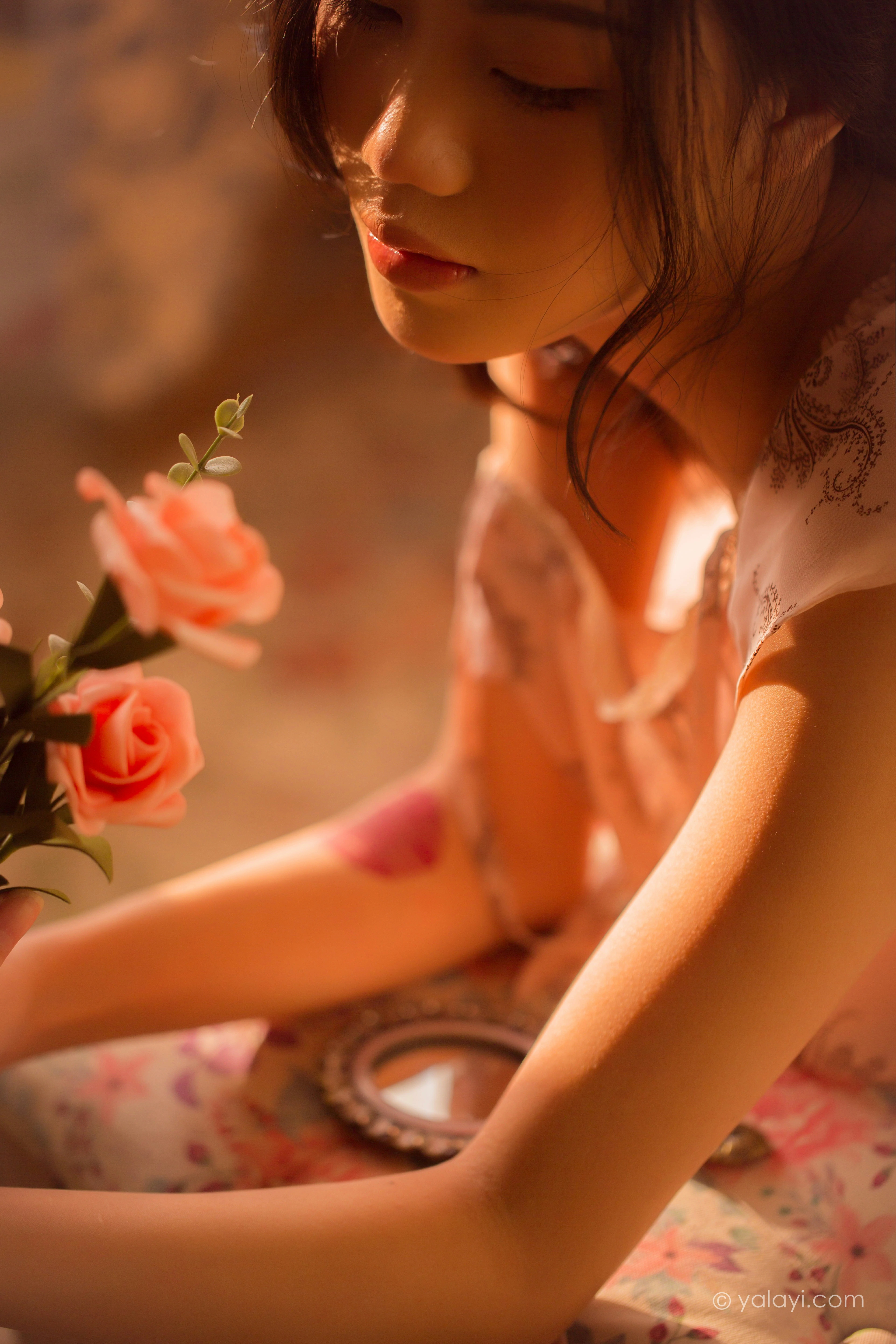 [YALAYI雅拉伊]NO.761 暂时的花儿 橘子 白色抹胸睡衣性感私房写真集第11张