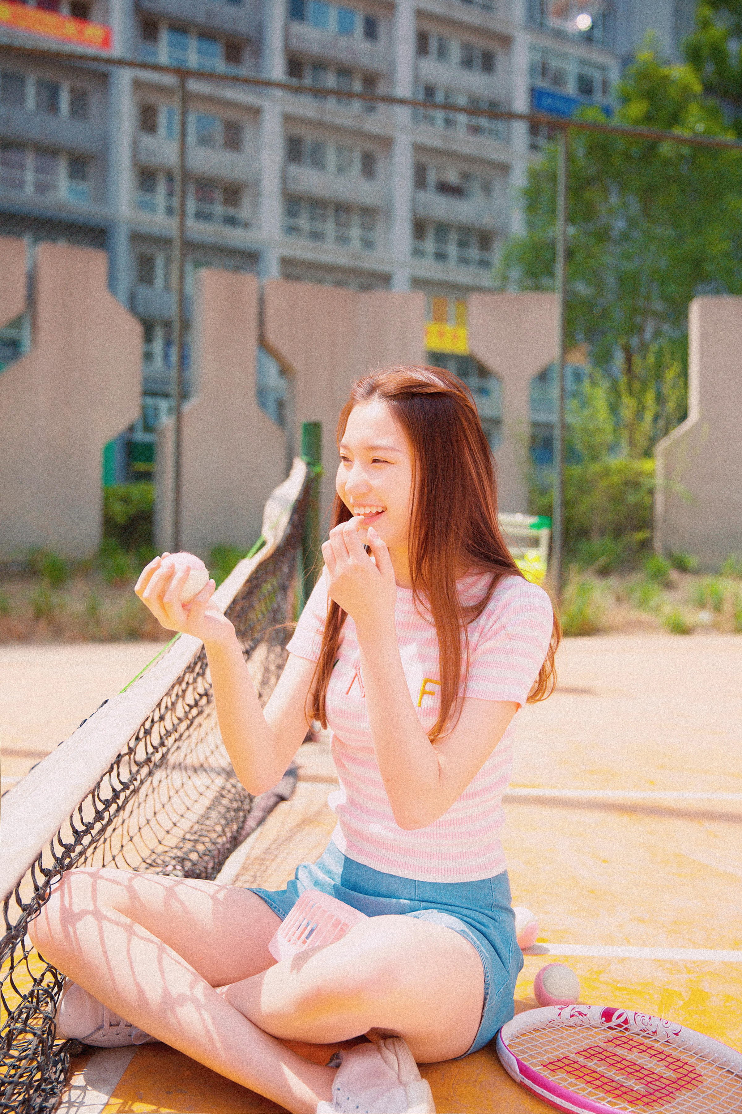 [YALAYI雅拉伊]2022.10.21 飘逸身姿 清纯少女 粉色短袖加牛仔短裙写真集第2张