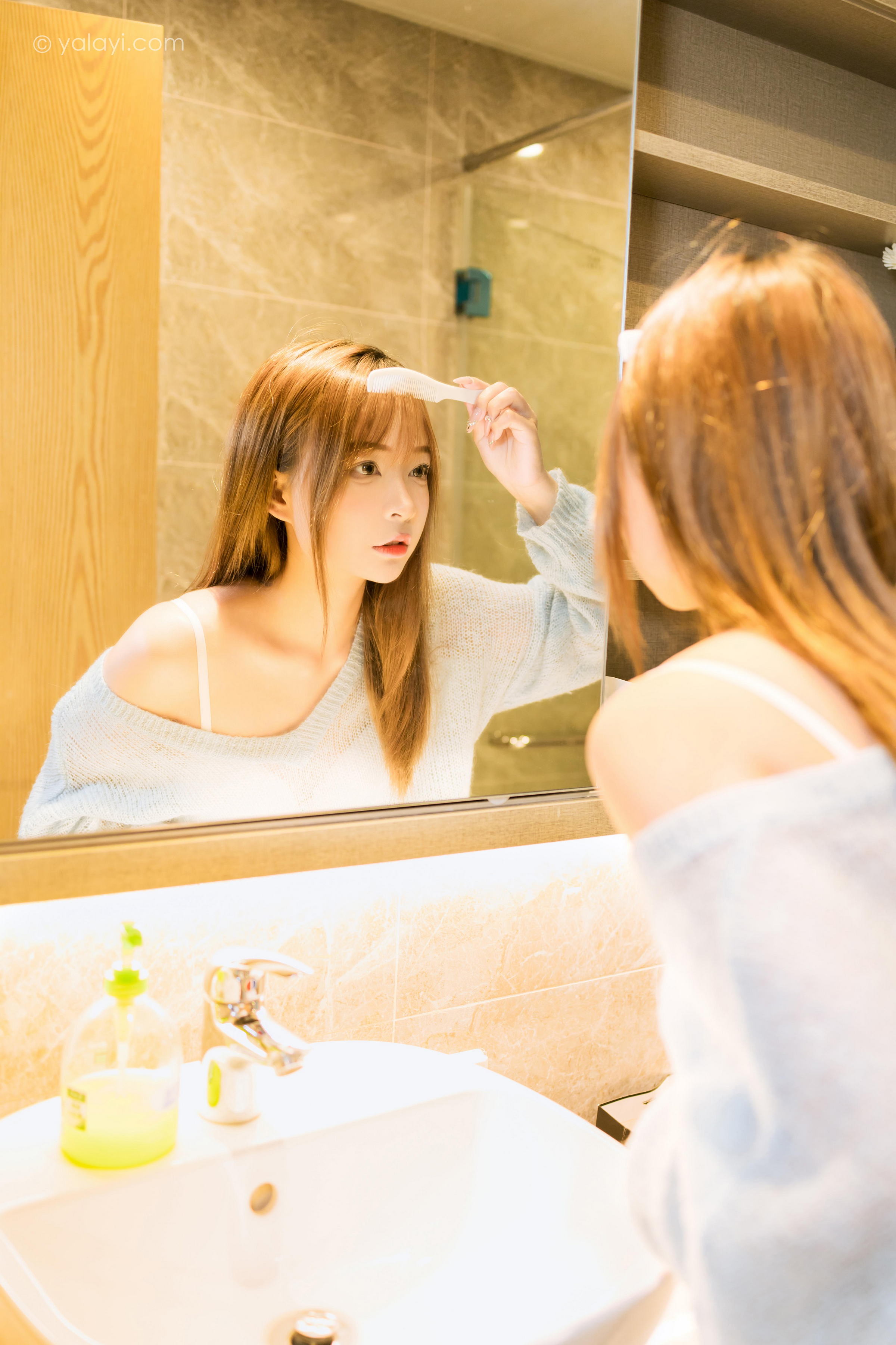 [YALAYI雅拉伊]2023.01.30 家有女友 阿禾 淡蓝色镂空毛衣加白色内衣性感写真集第12张