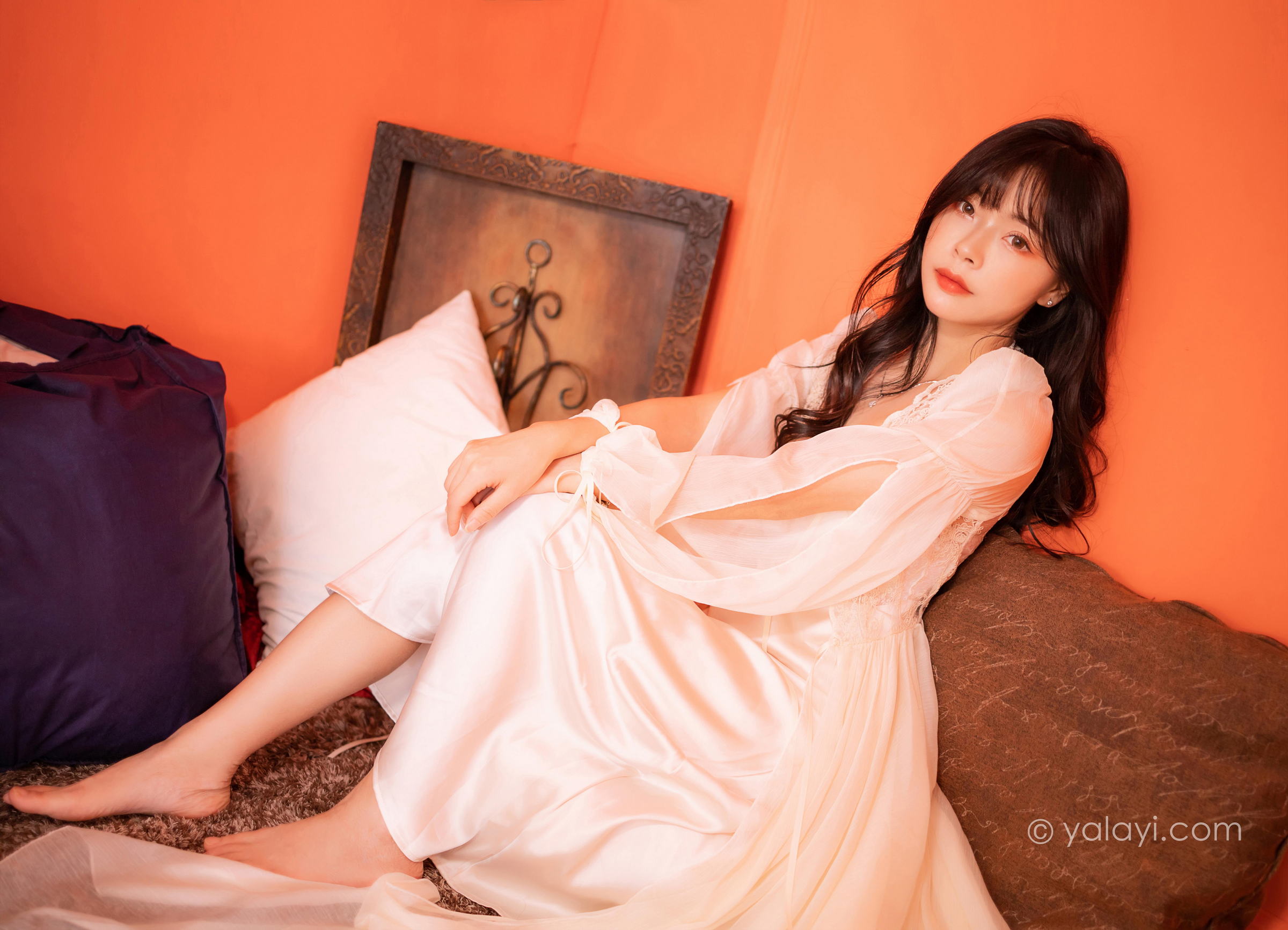 [YALAYI雅拉伊]2023.02.04 香浓的诱惑 程小蝶 白色透视披肩裙加蕾丝抹胸连衣裙性感写真集第3张