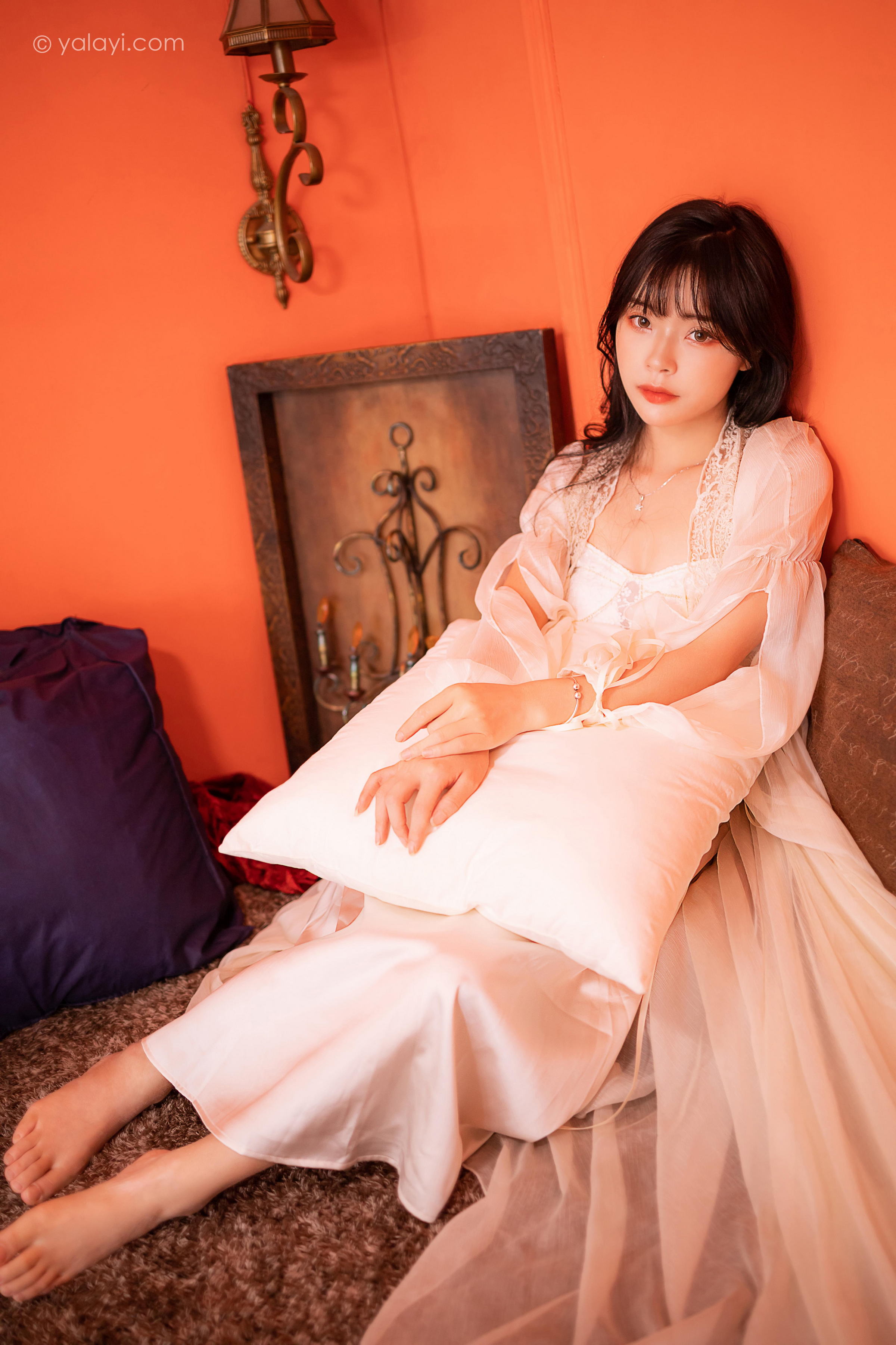 [YALAYI雅拉伊]2023.02.04 香浓的诱惑 程小蝶 白色透视披肩裙加蕾丝抹胸连衣裙性感写真集第7张