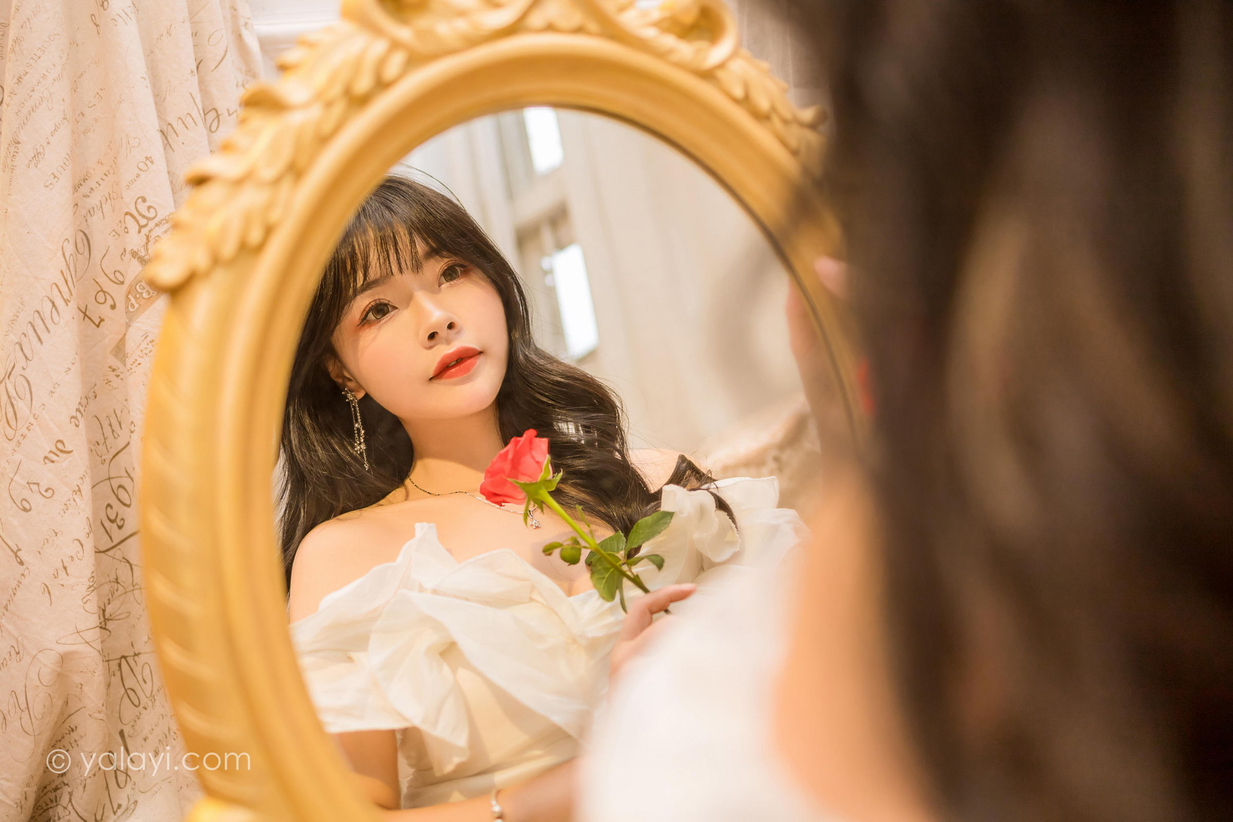 [YALAYI雅拉伊]2023.02.17 你是我的情人 程小蝶 白色抹胸连衣裙居家性感写真集第10张