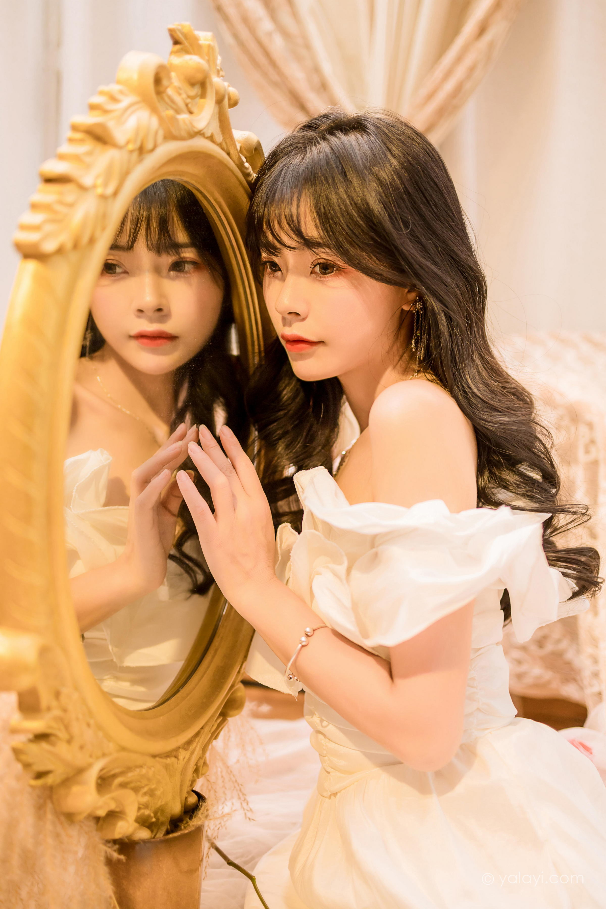 [YALAYI雅拉伊]2023.02.17 你是我的情人 程小蝶 白色抹胸连衣裙居家性感写真集第11张