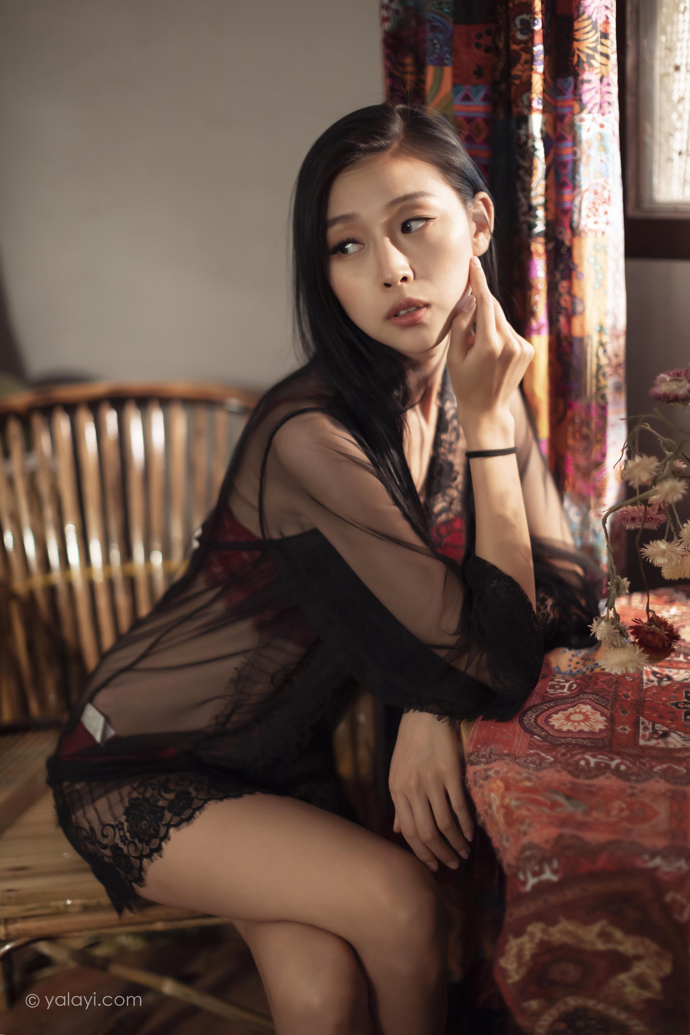 [YALAYI雅拉伊]2023.02.17 一抹红色 图雅 黑色透视睡衣加红色蕾丝内衣性感私房写真集第10张