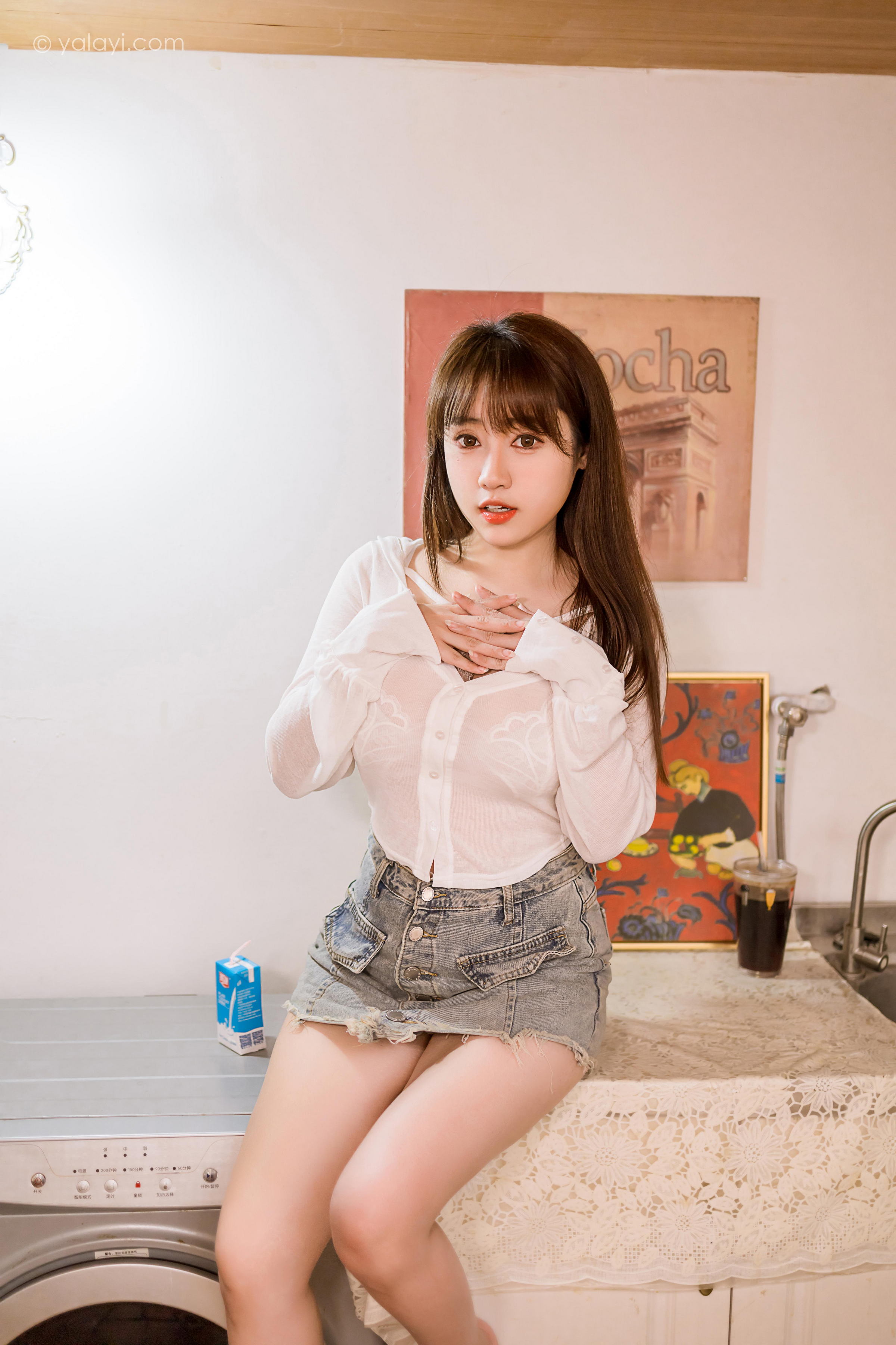 [YALAYI雅拉伊]2023.02.23 倾倒世间人 虞艺 白色透视衬衫与牛仔短裙加蕾丝内衣性感私房写真集第2张