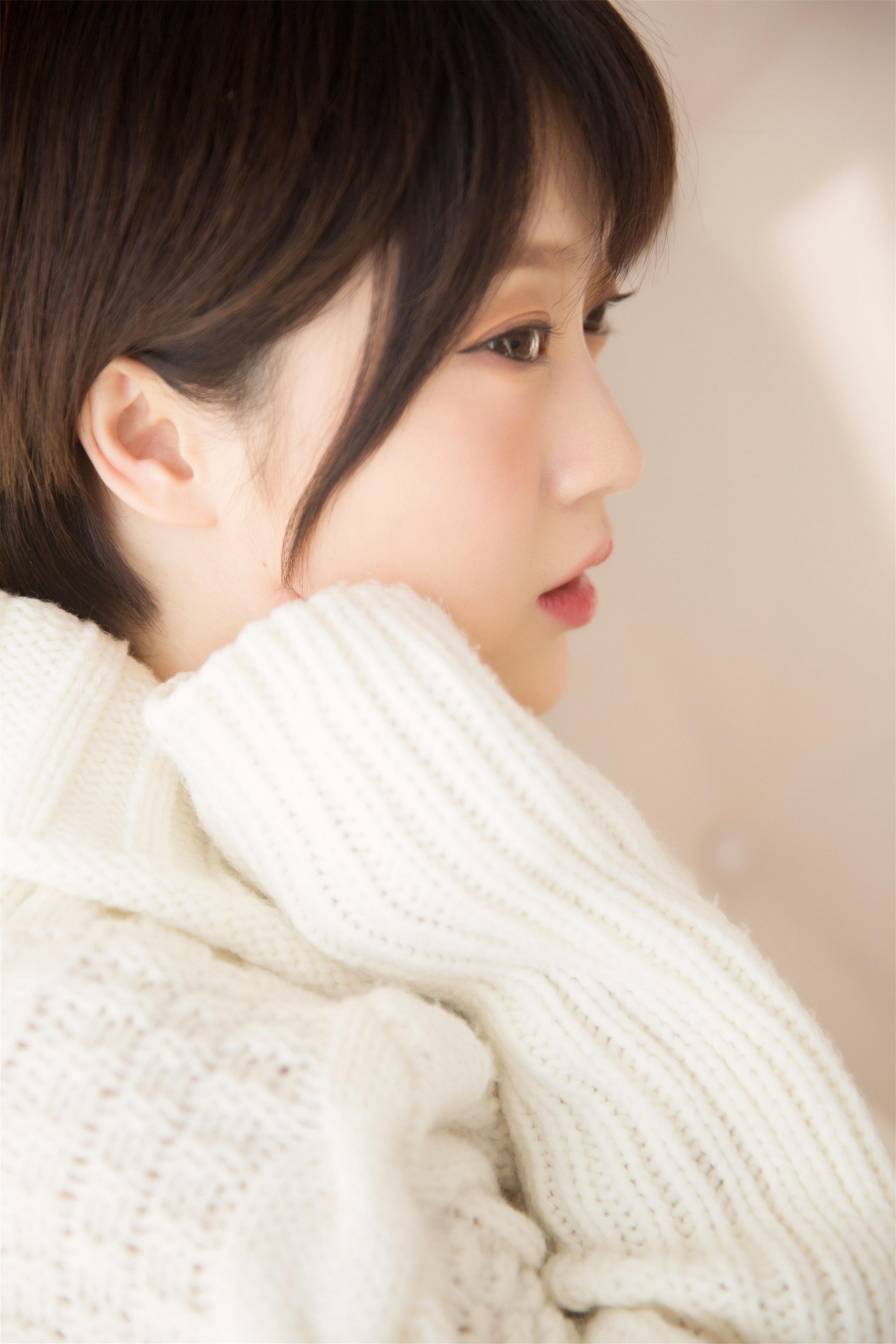 [YALAYI雅拉伊]2023.03.10 清新小女生 白色连身毛衣居家私房写真集第2张