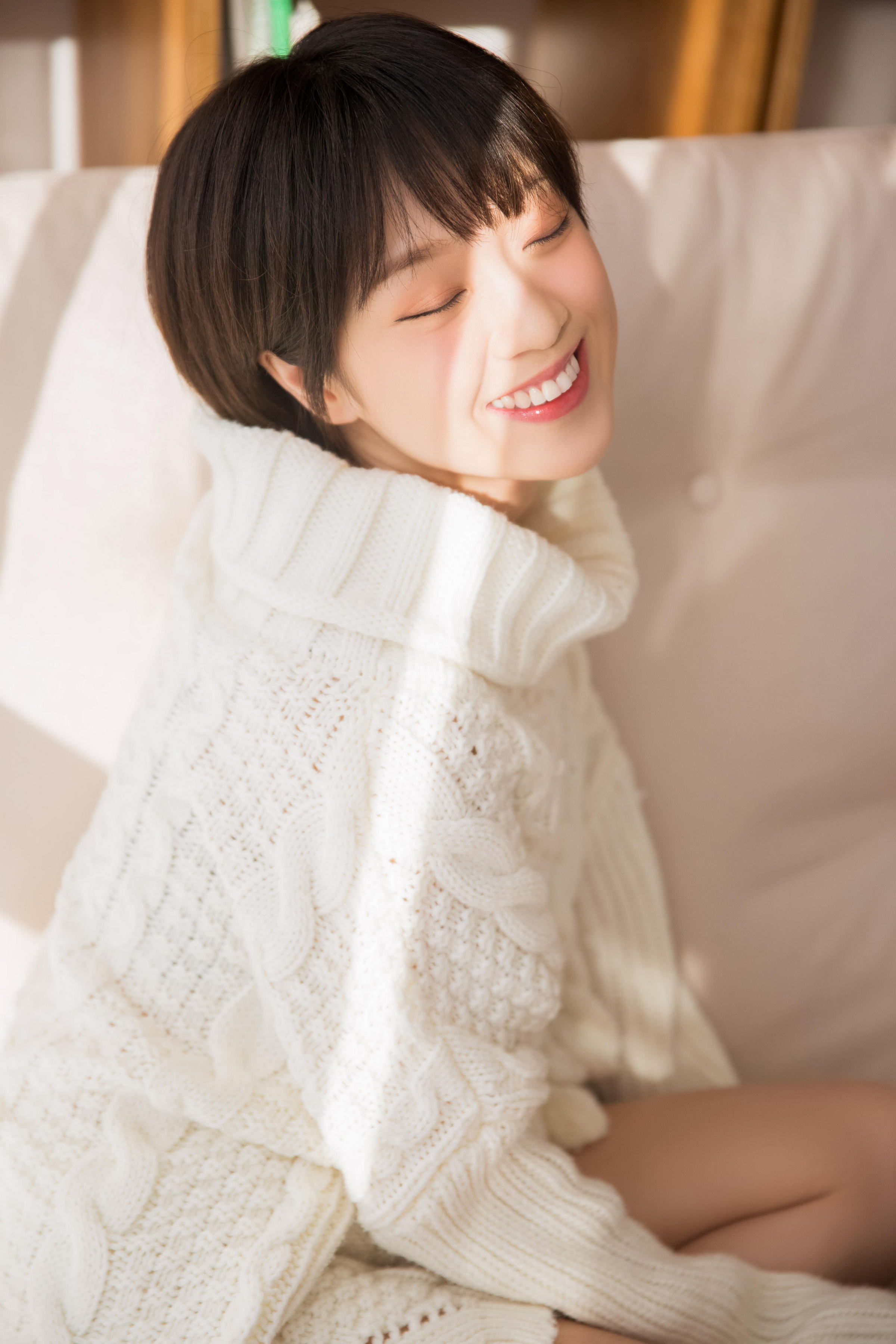 [YALAYI雅拉伊]2023.03.10 清新小女生 白色连身毛衣居家私房写真集第1张