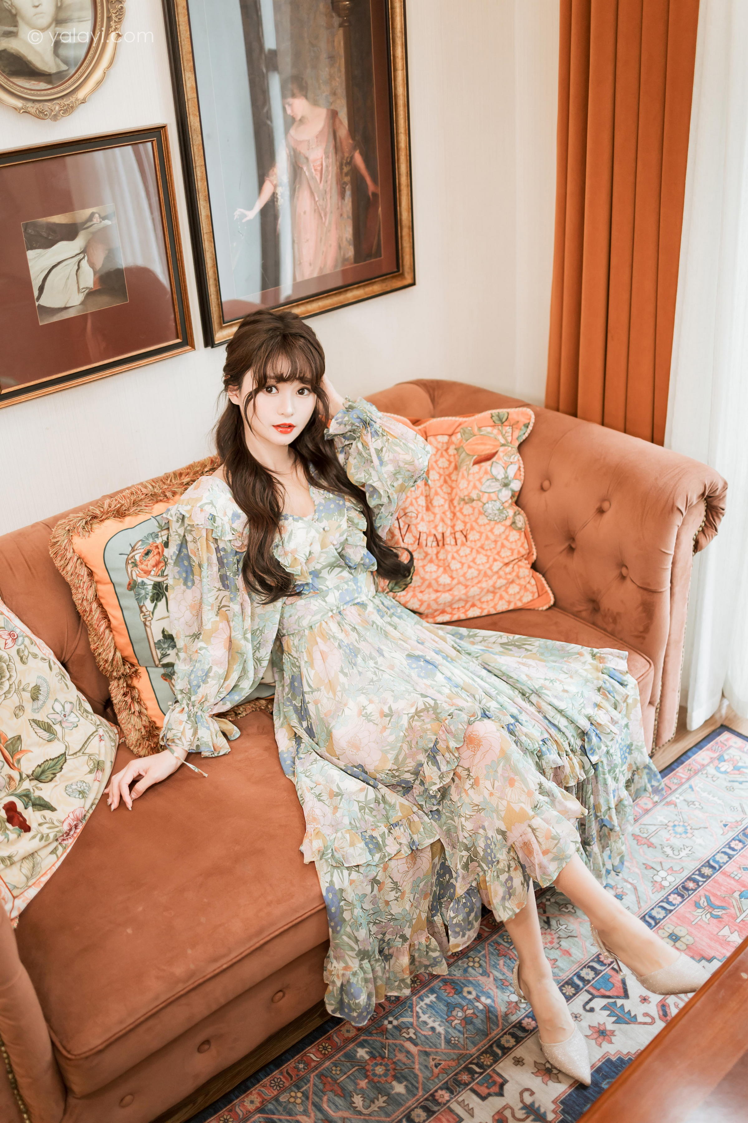 [YALAYI雅拉伊]2023.03.20 碎花裙少女 小亭 灰色碎花连衣裙居家清纯写真集第14张