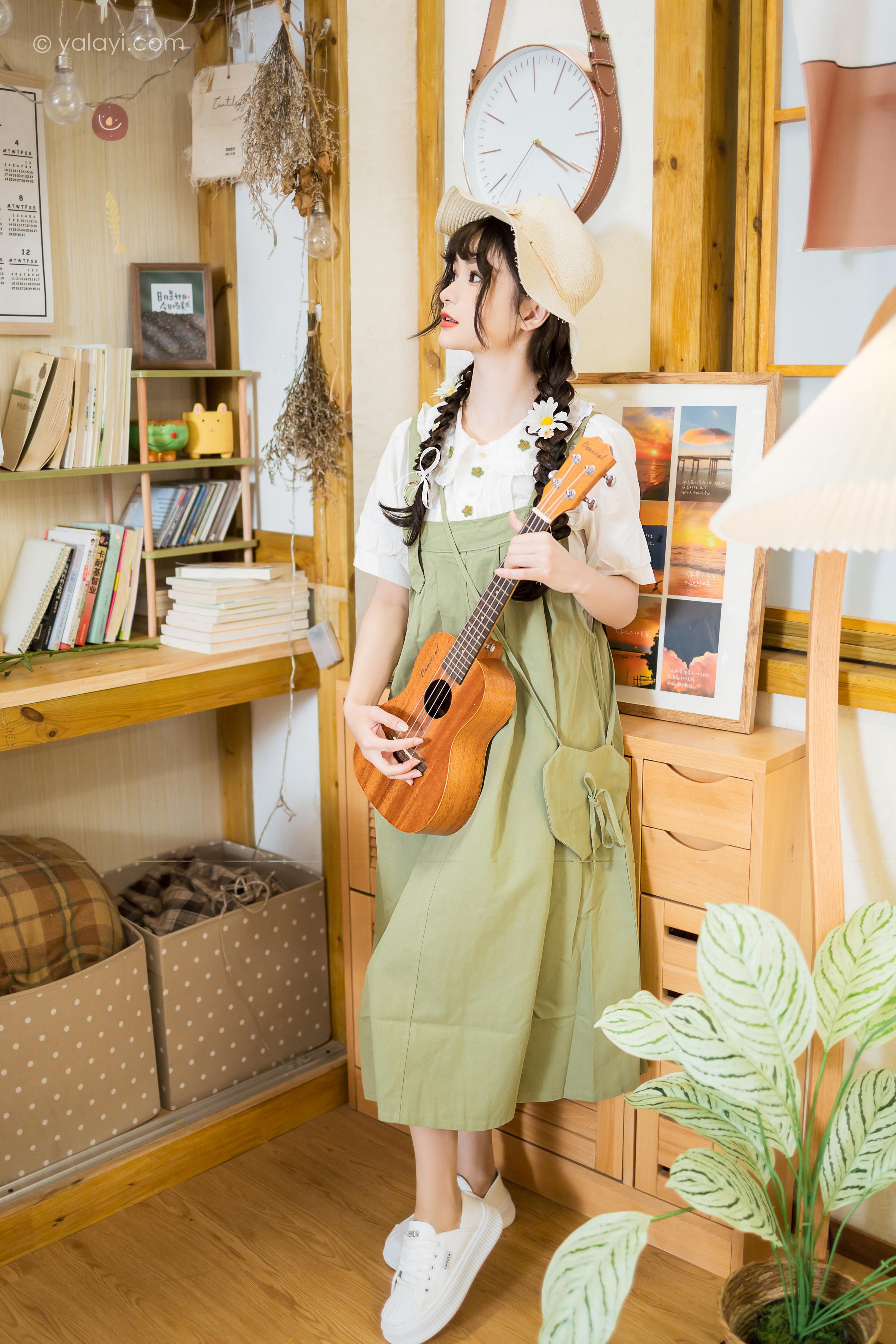 [YALAYI雅拉伊]2023.05.15 世间的温柔 小亭 白色小衬衫加背带加衣裙复古清纯写真集第3张