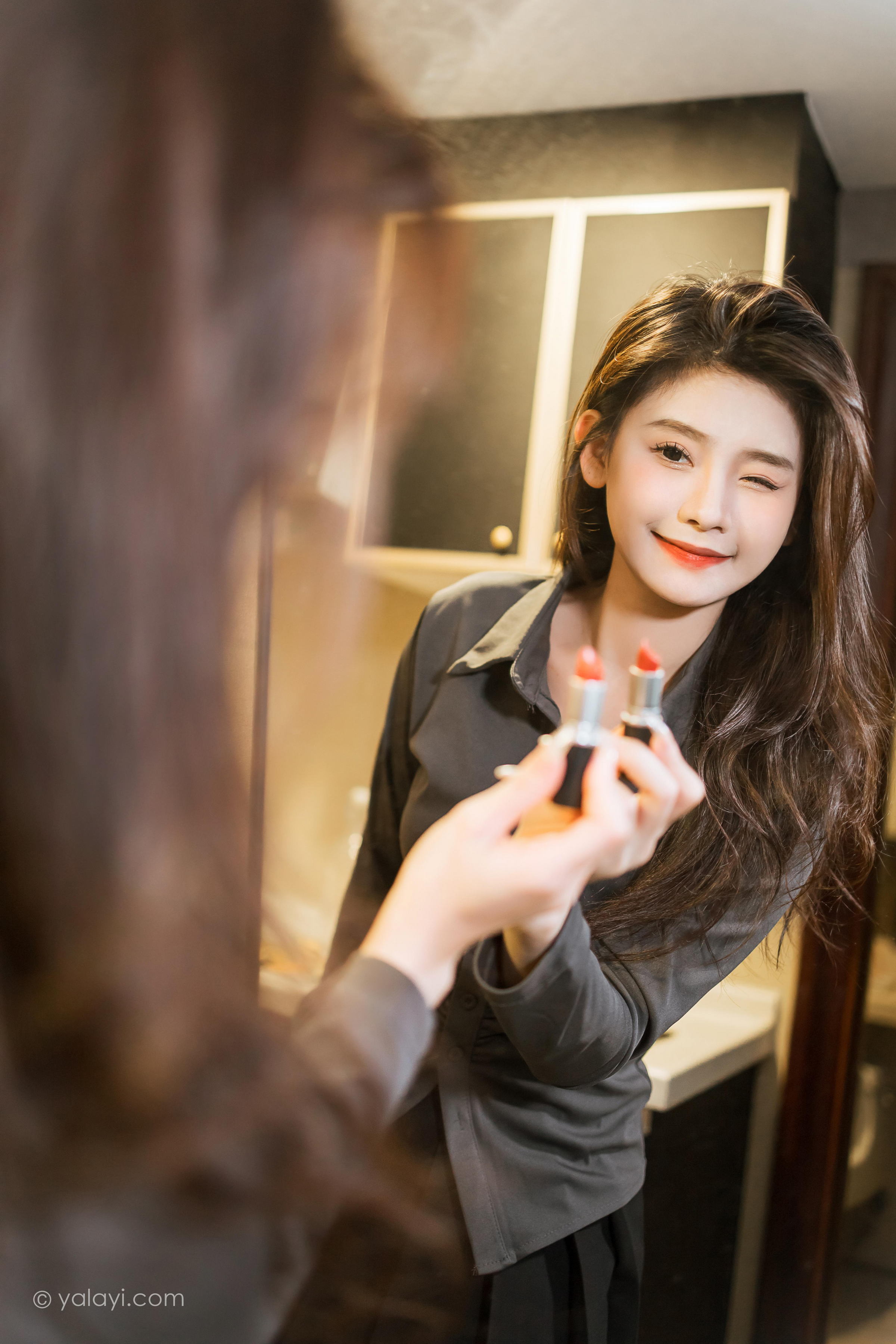 [YALAYI雅拉伊]2023.05.17 好看的人都像你 若婷 灰色衬衫加黑色短裙性感私房写真集第13张