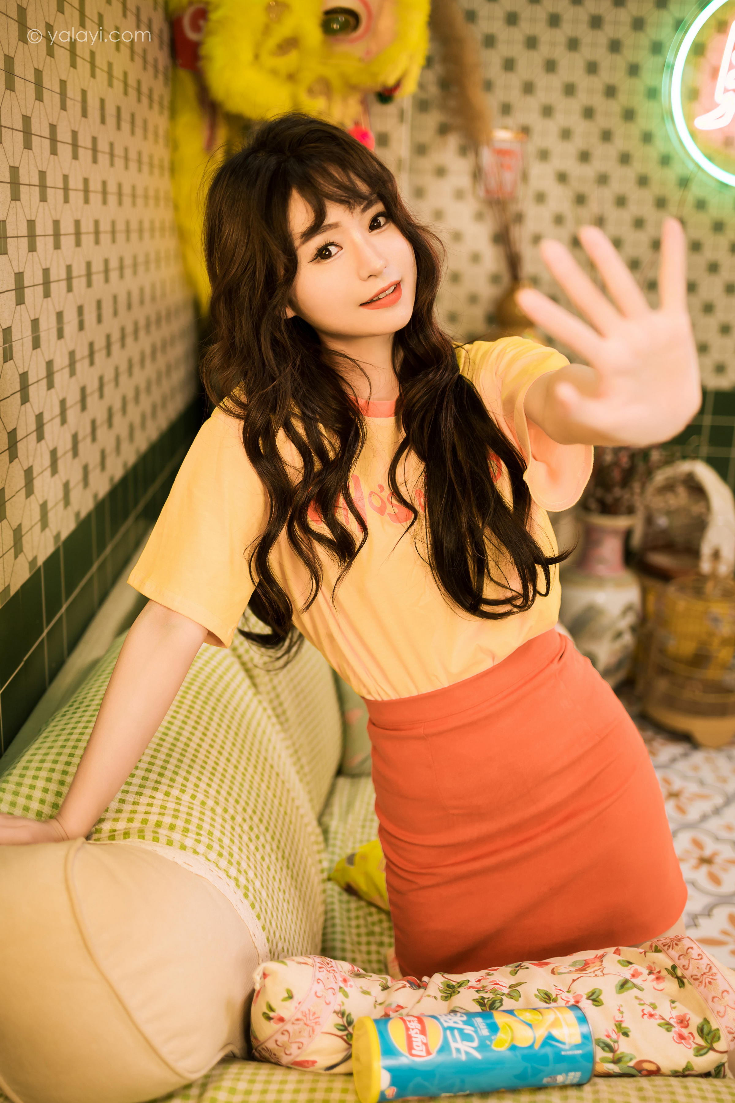 [YALAYI雅拉伊]2023.06.05 曾经的深爱 小亭 黄色短袖加红色短裙清纯私房写真集第8张