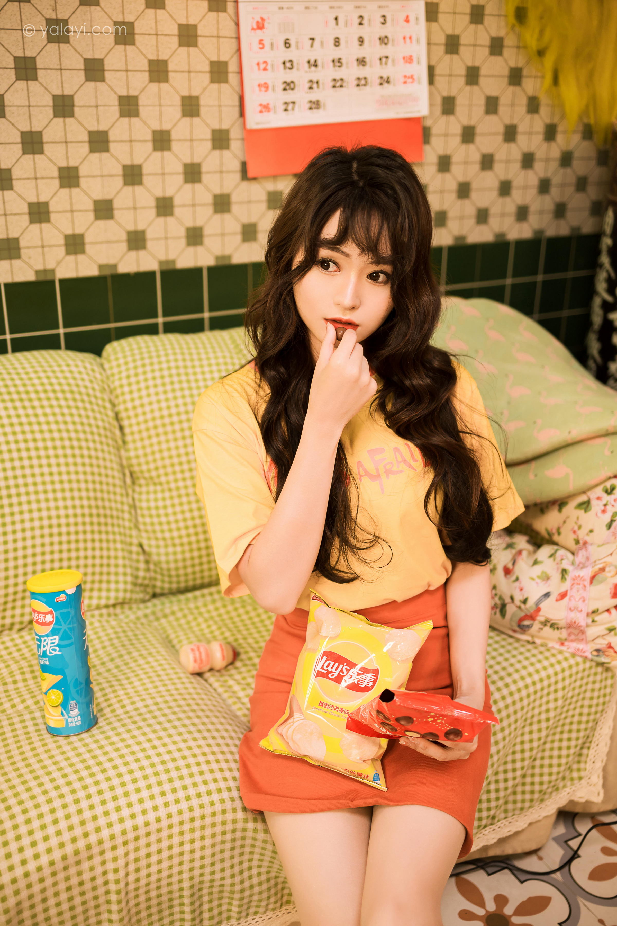 [YALAYI雅拉伊]2023.06.05 曾经的深爱 小亭 黄色短袖加红色短裙清纯私房写真集第8张