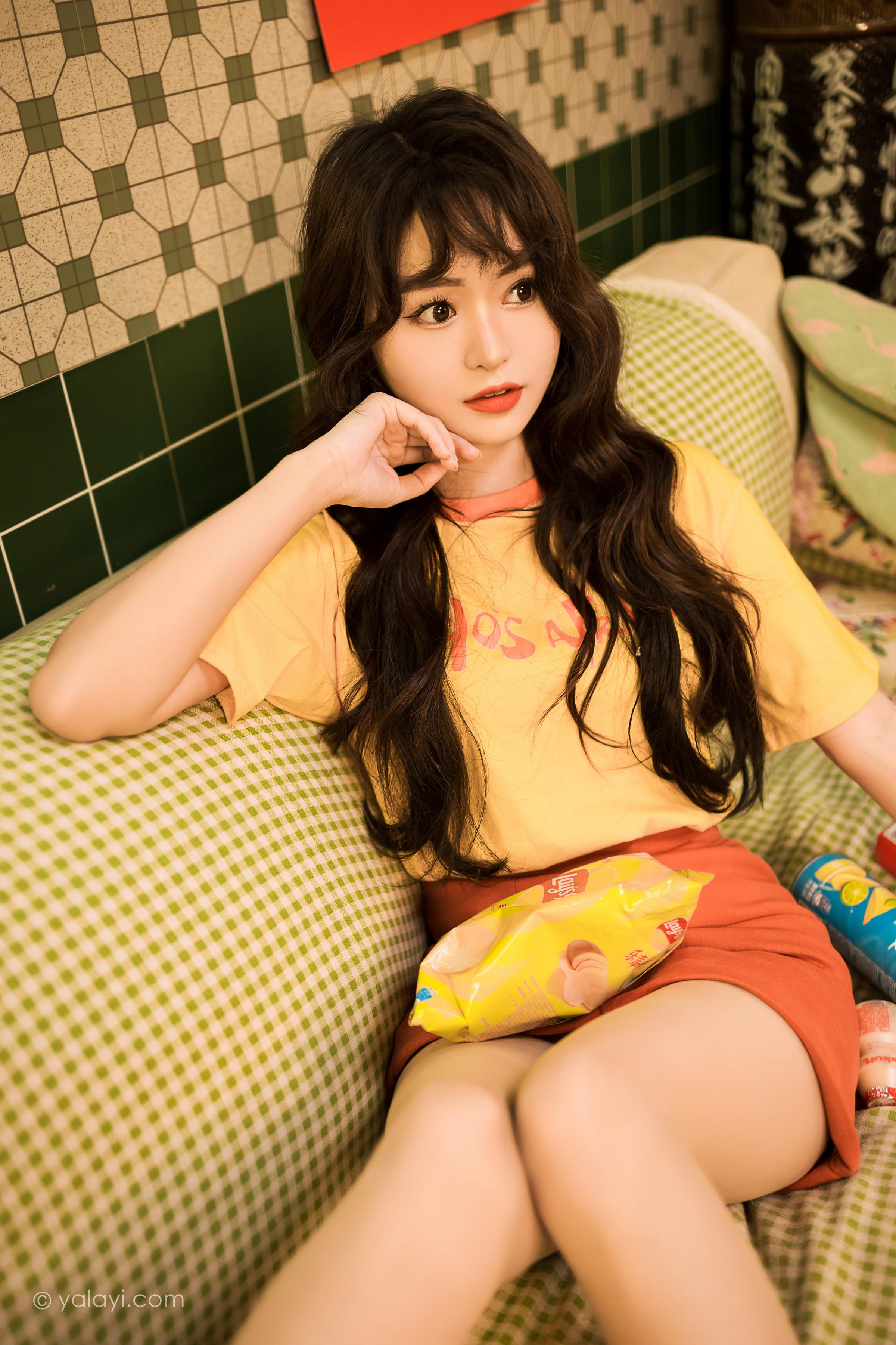 [YALAYI雅拉伊]2023.06.05 曾经的深爱 小亭 黄色短袖加红色短裙清纯私房写真集第14张