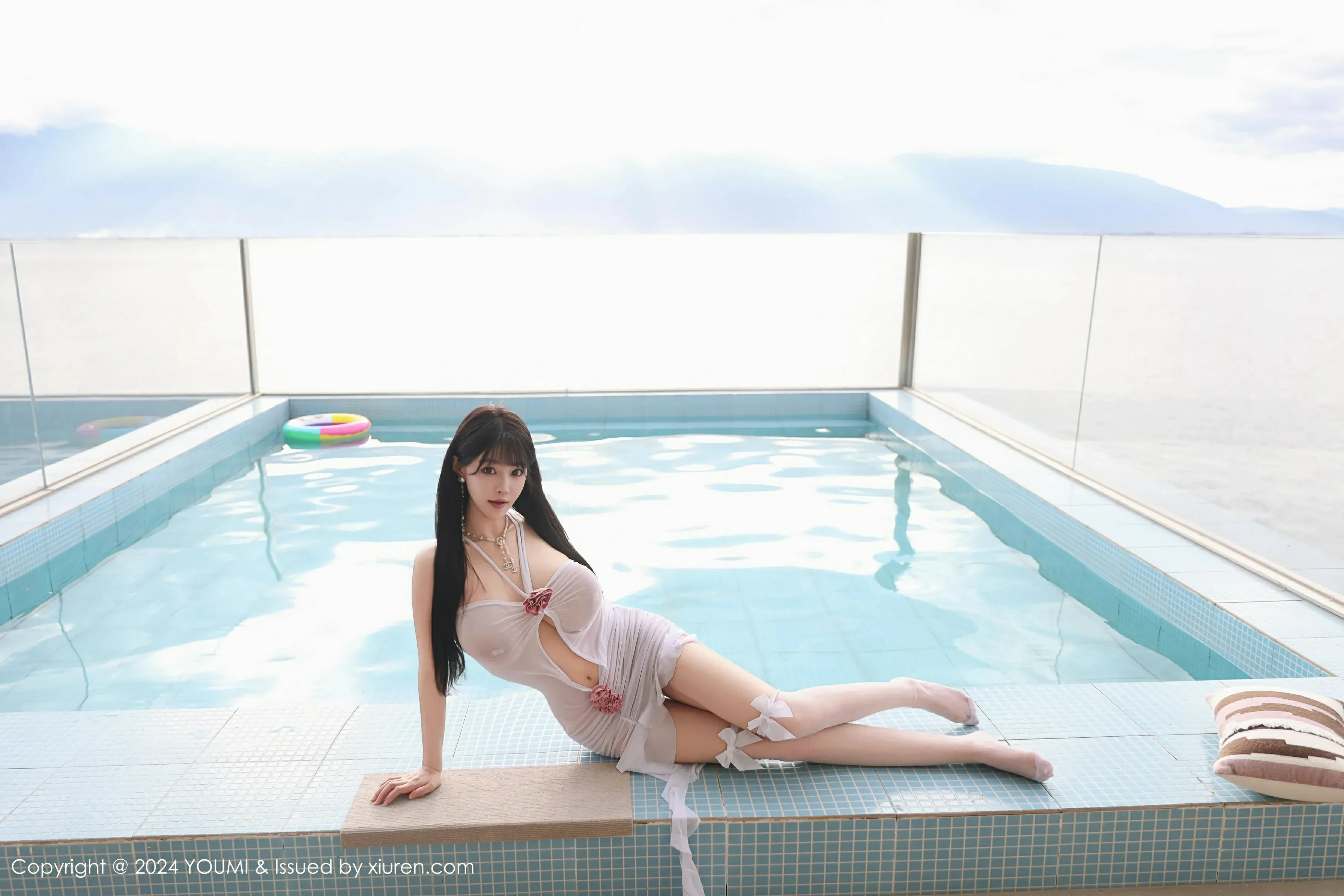  尤蜜荟 VOL.1097 心上可Flora [56P]第3张