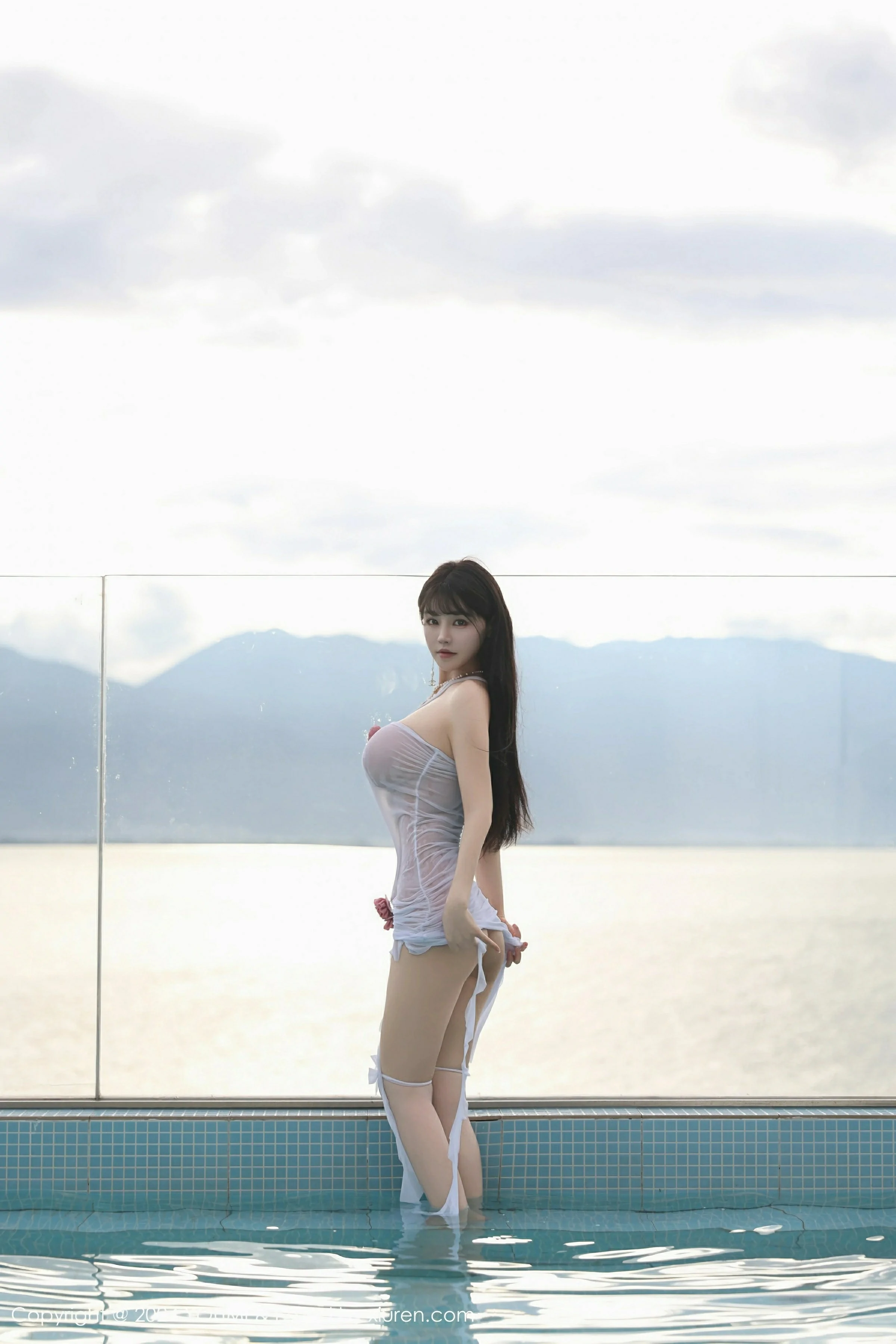  尤蜜荟 VOL.1097 心上可Flora [56P]第11张