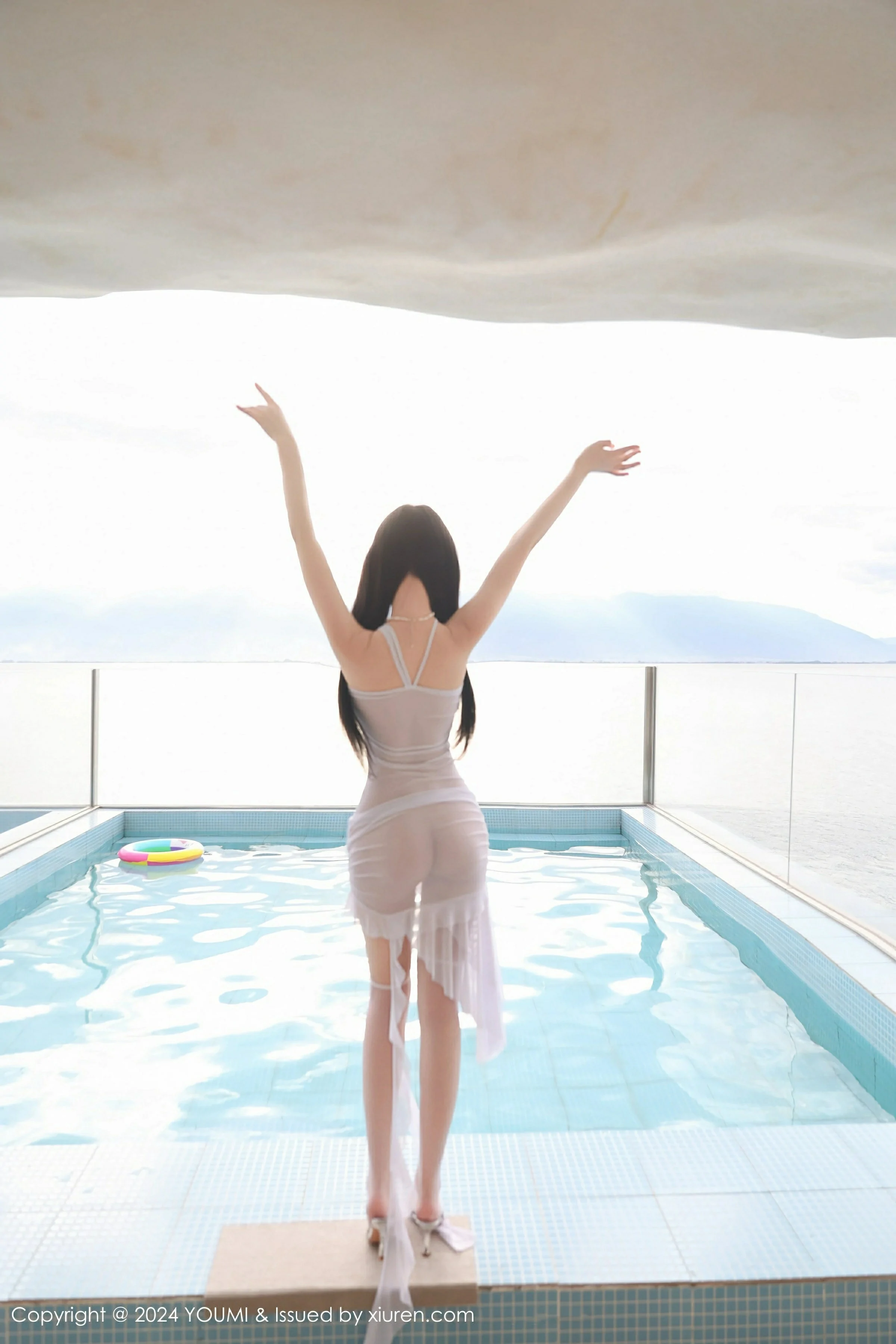  尤蜜荟 VOL.1097 心上可Flora [56P]第2张