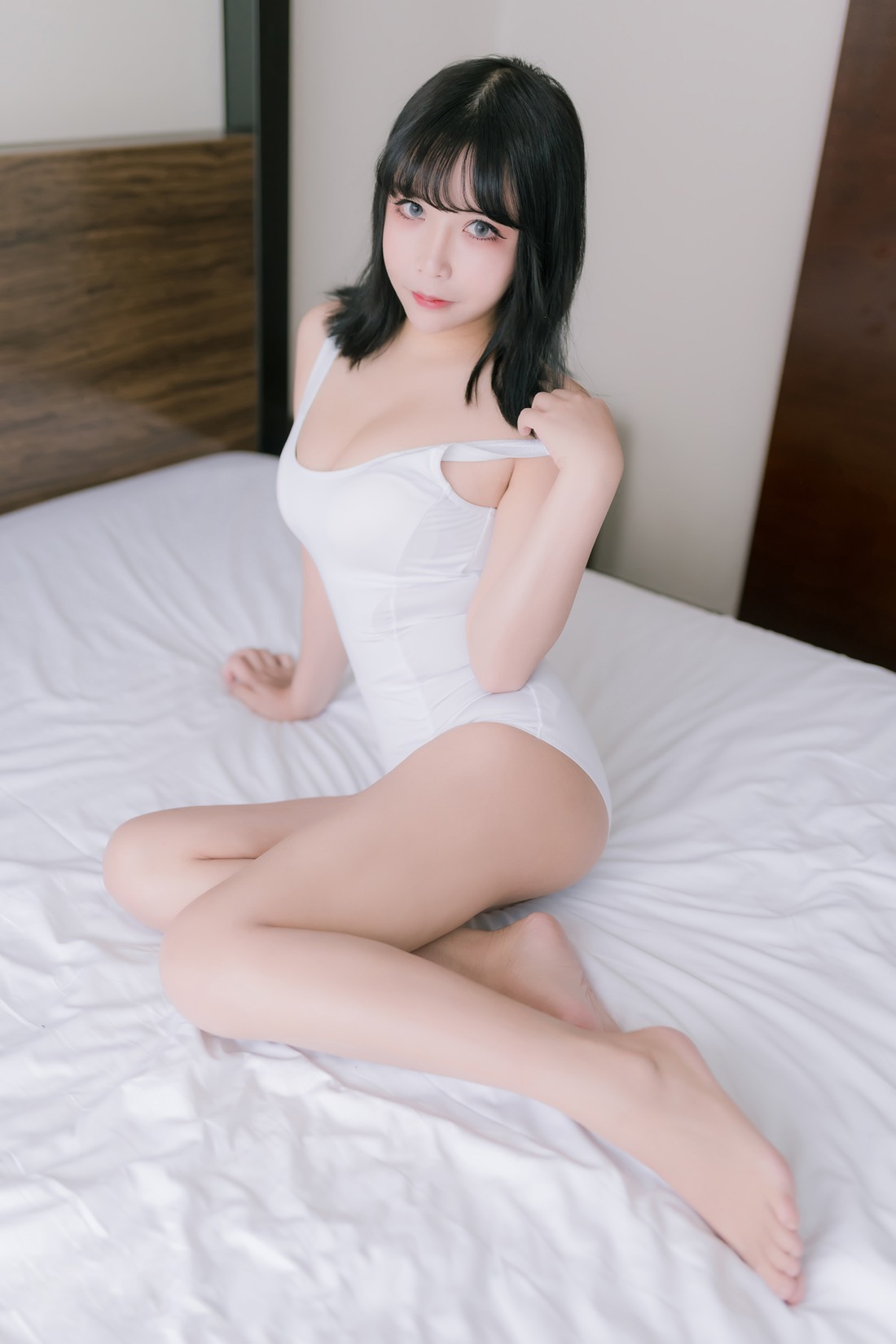 微博红人Coser@抱走莫子aa 大解解 在现浏览第5张