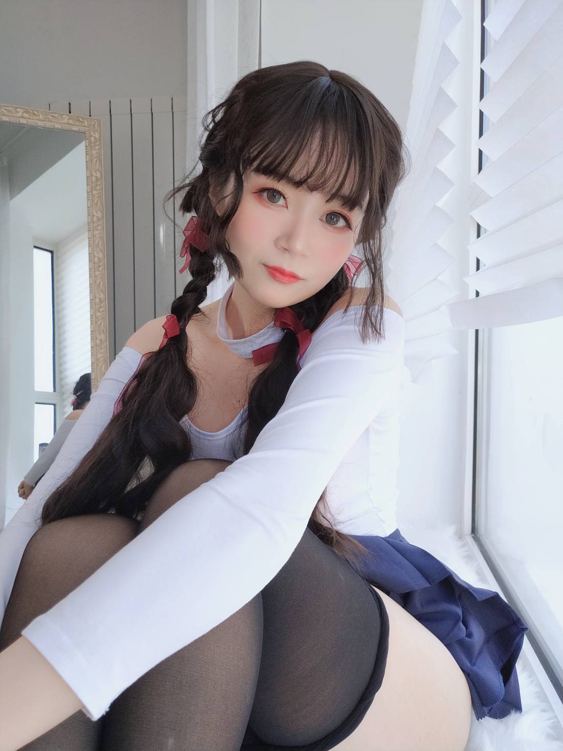 人气动漫Coser@白银81 邻家大解解的黑丝DLC 在现浏览第1张