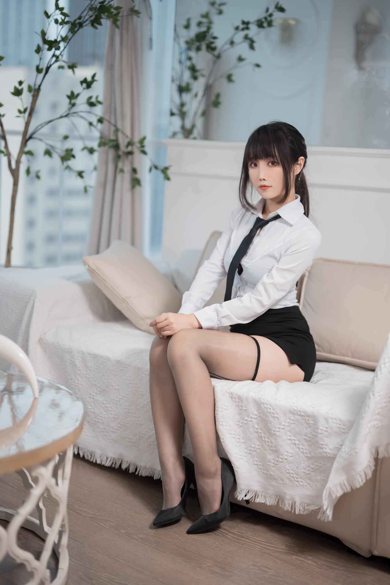 Cosplay汪知子 OL黑丝 [25P]第2张