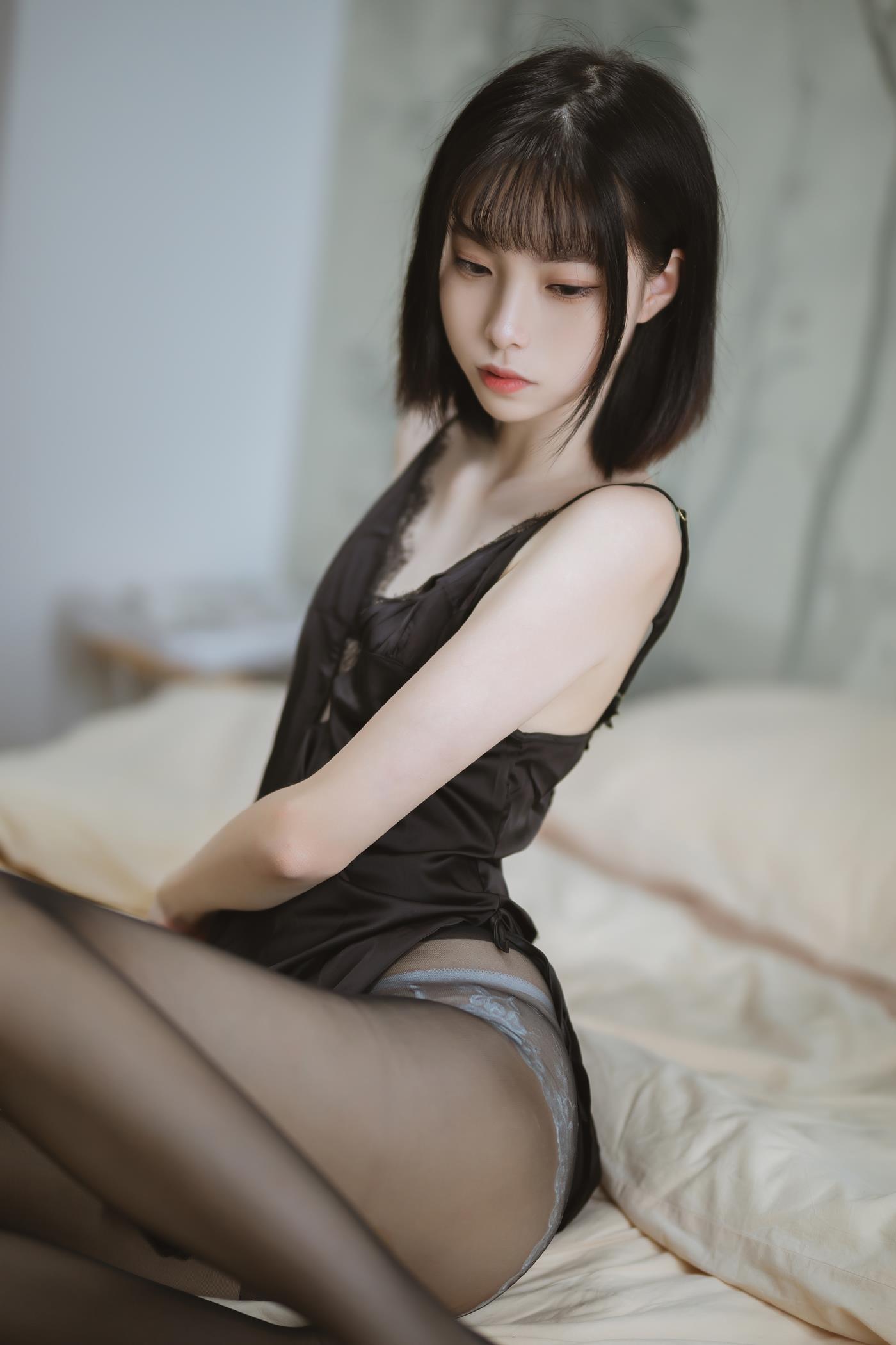 网紅Coser@许岚LAN 黑色雷丝睡衣 [38P]第5张