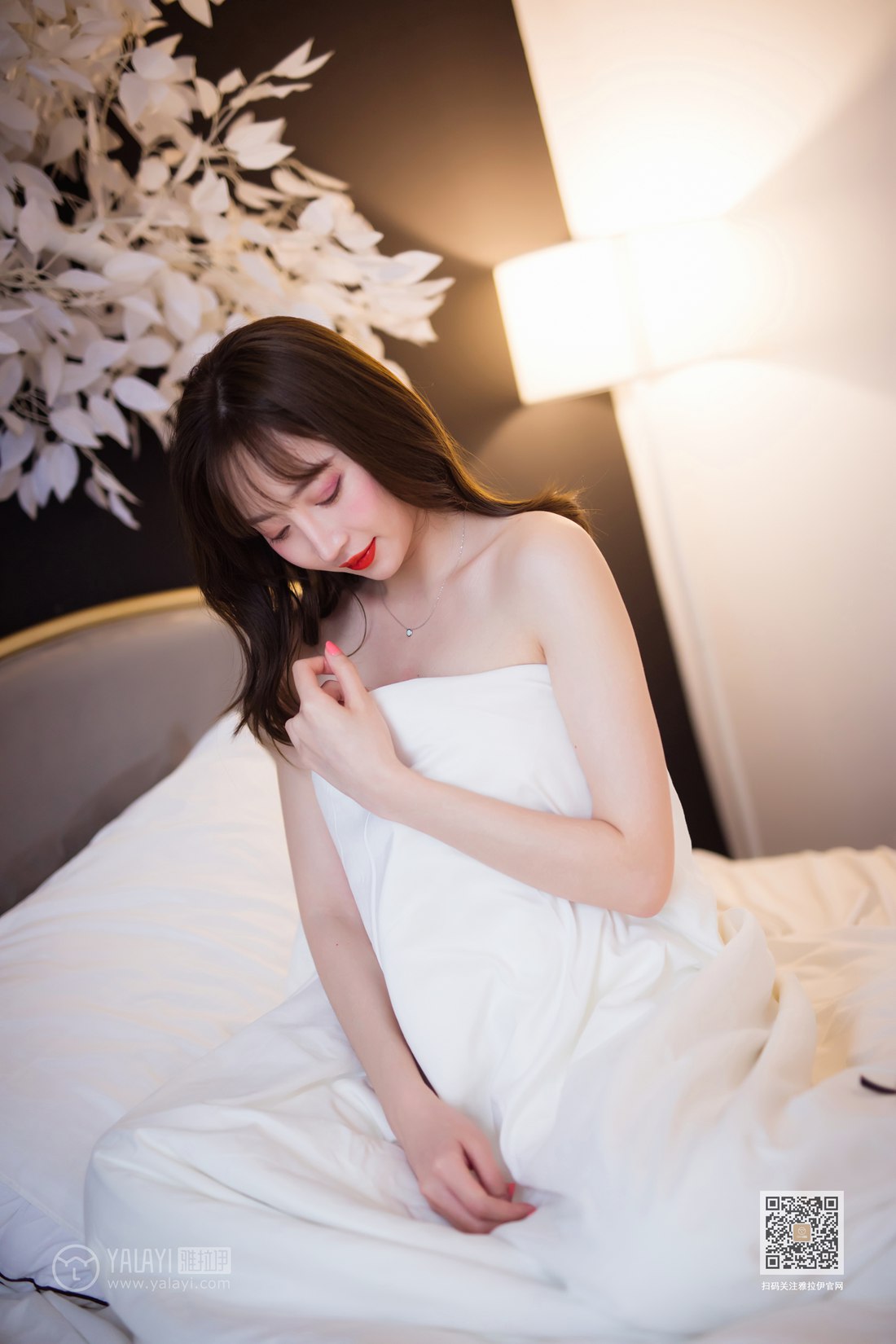 [YALAYI雅拉伊] 2019.11.16 No.461 濒临底线 白雪 在现浏览第7张